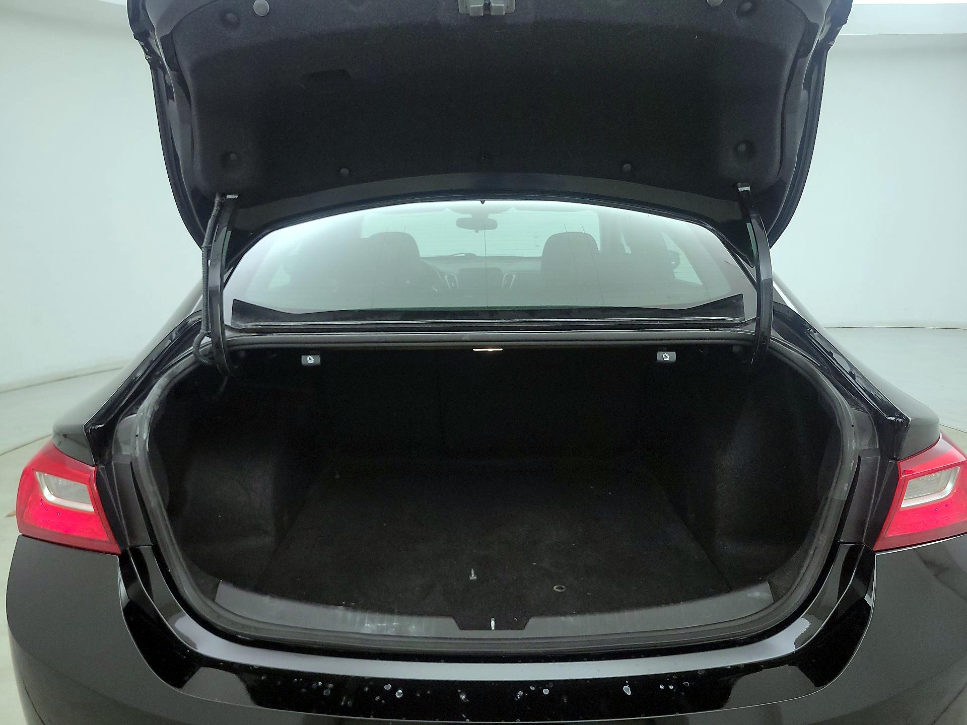 Thumbnail: 2018 Chevrolet Malibu - 20