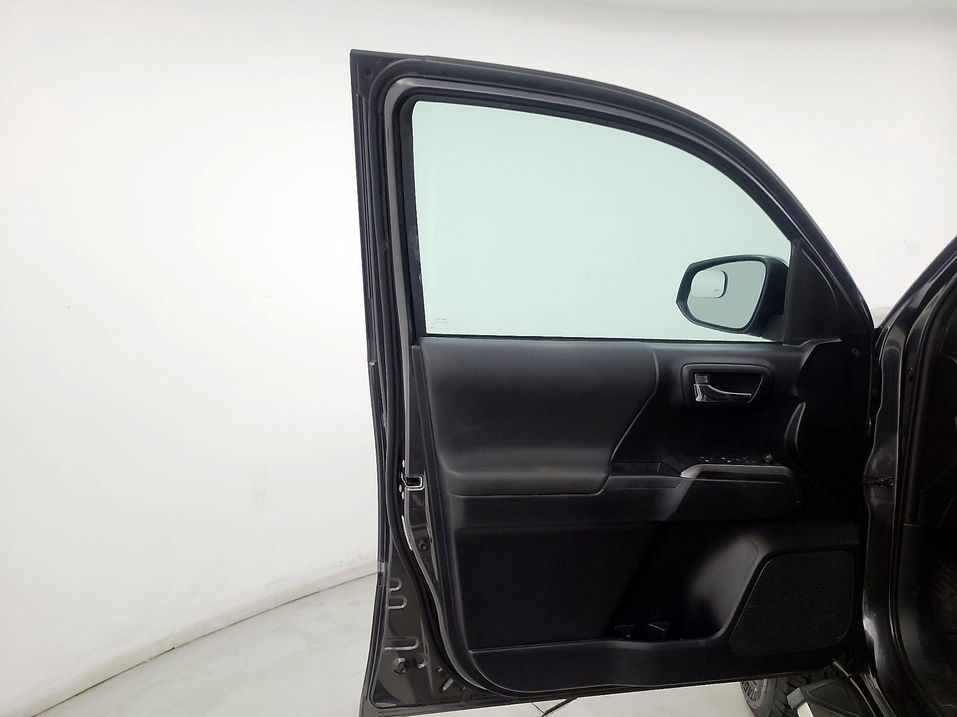 Thumbnail: 2019 Toyota Tacoma - 12