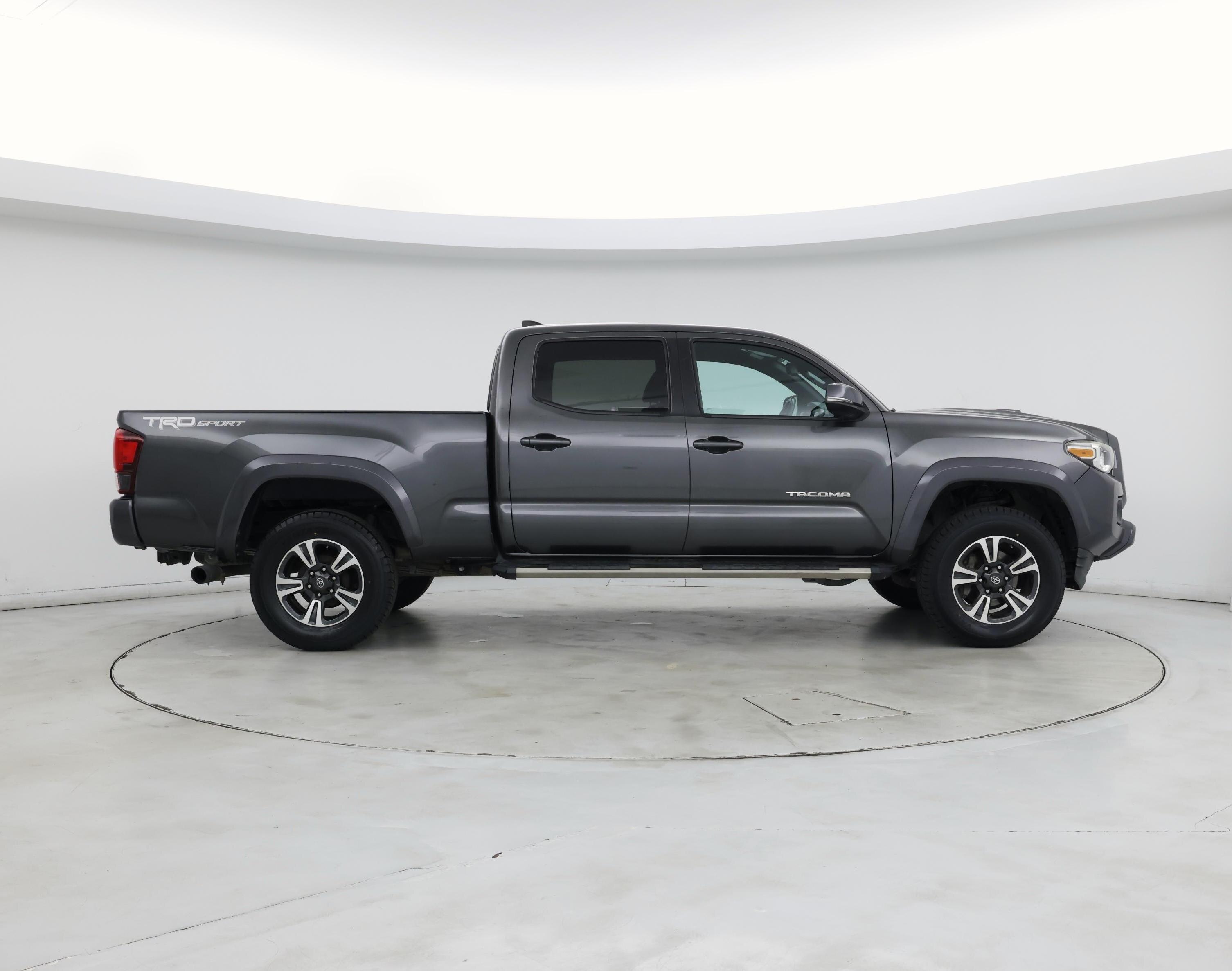 Thumbnail: 2019 Toyota Tacoma - 7