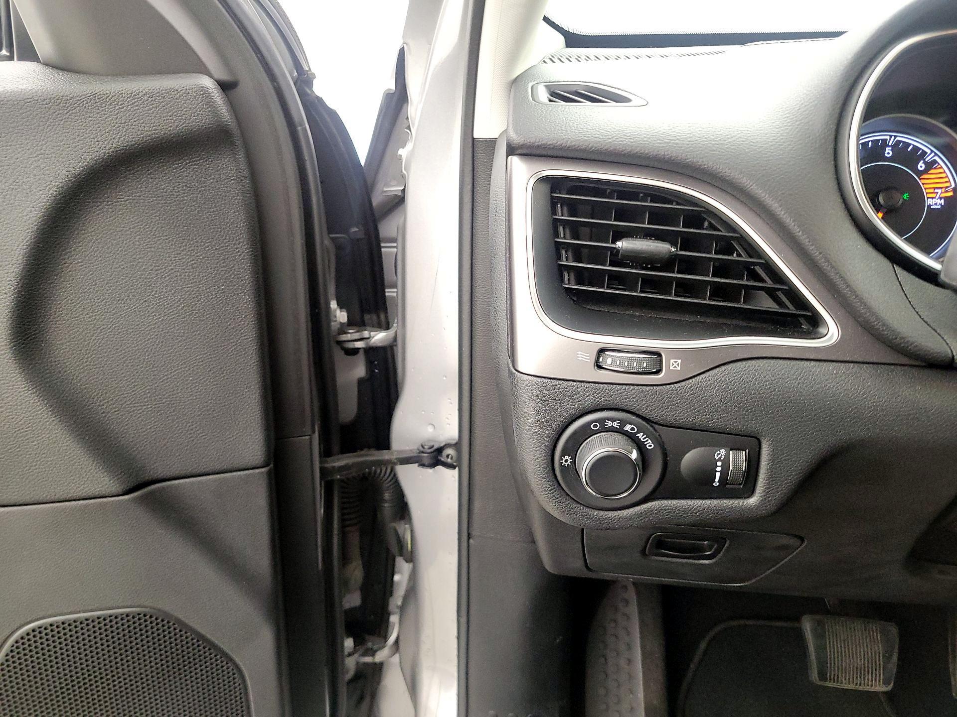 Thumbnail: 2020 Jeep Cherokee - 13