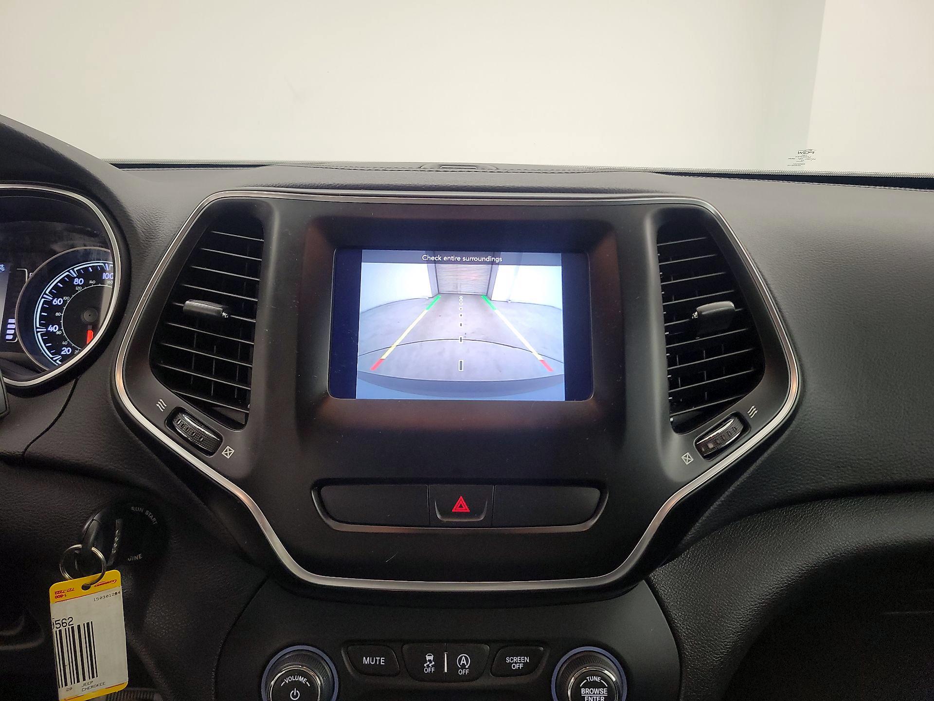 Thumbnail: 2020 Jeep Cherokee - 14