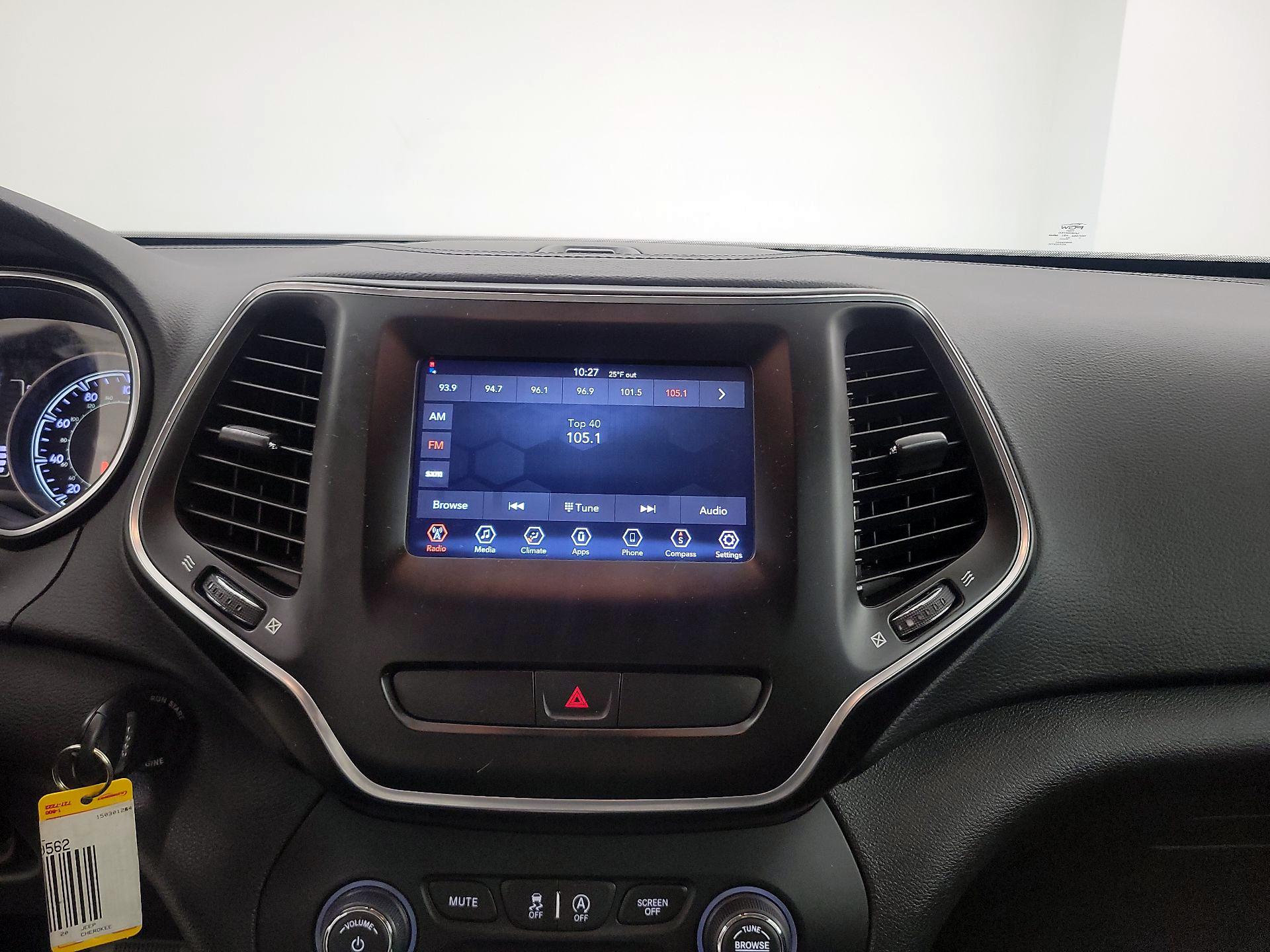 Thumbnail: 2020 Jeep Cherokee - 15