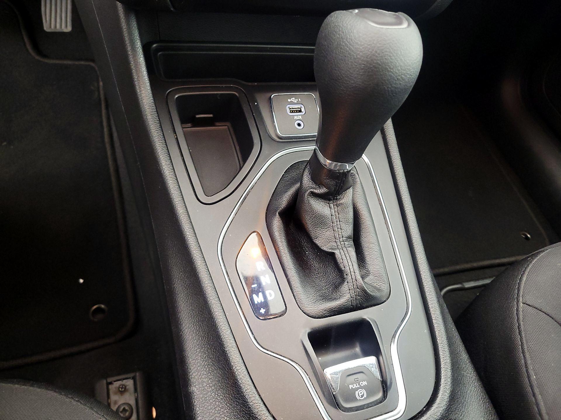 Thumbnail: 2020 Jeep Cherokee - 17