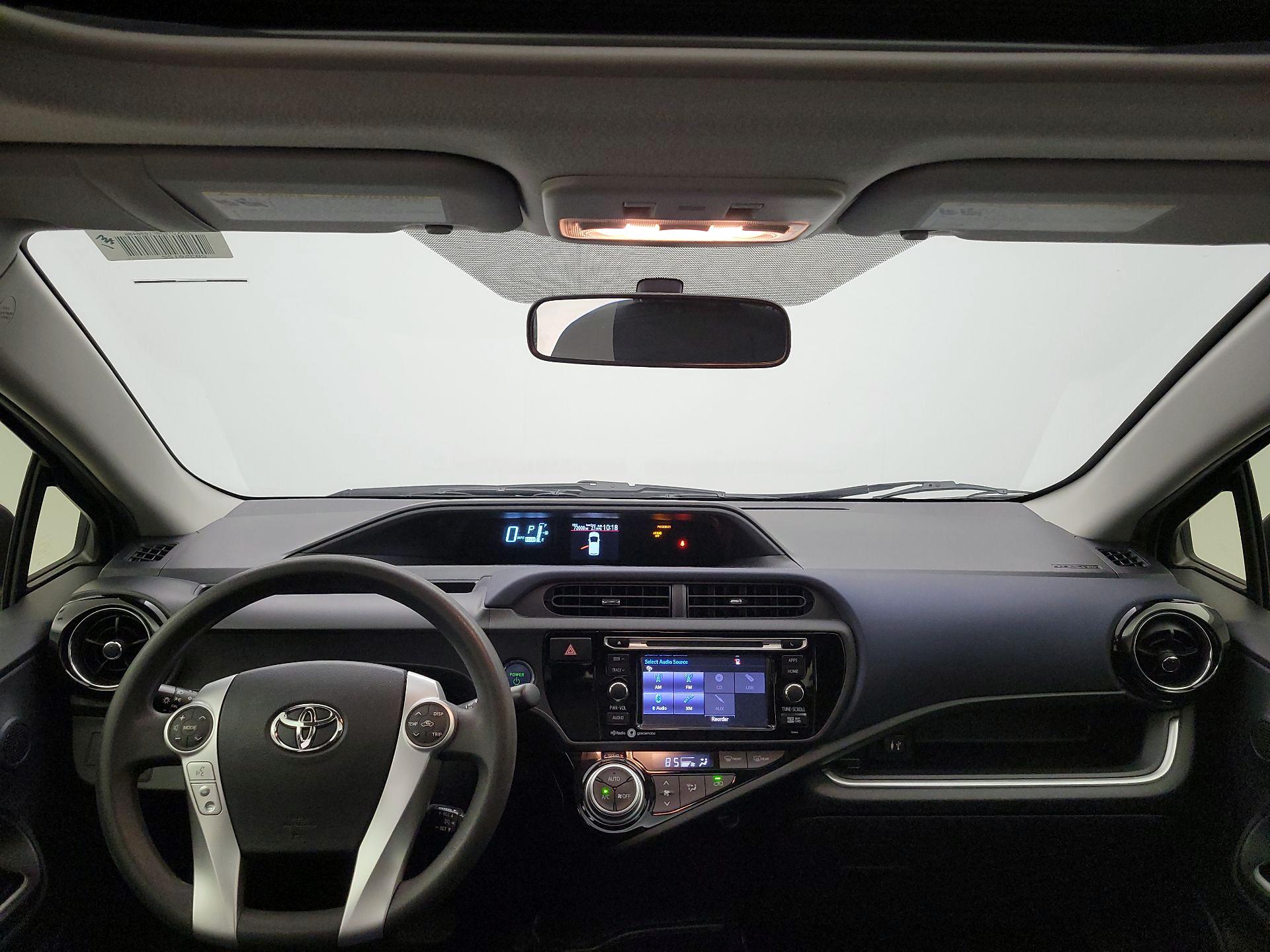 Thumbnail: 2015 Toyota Prius c - 9