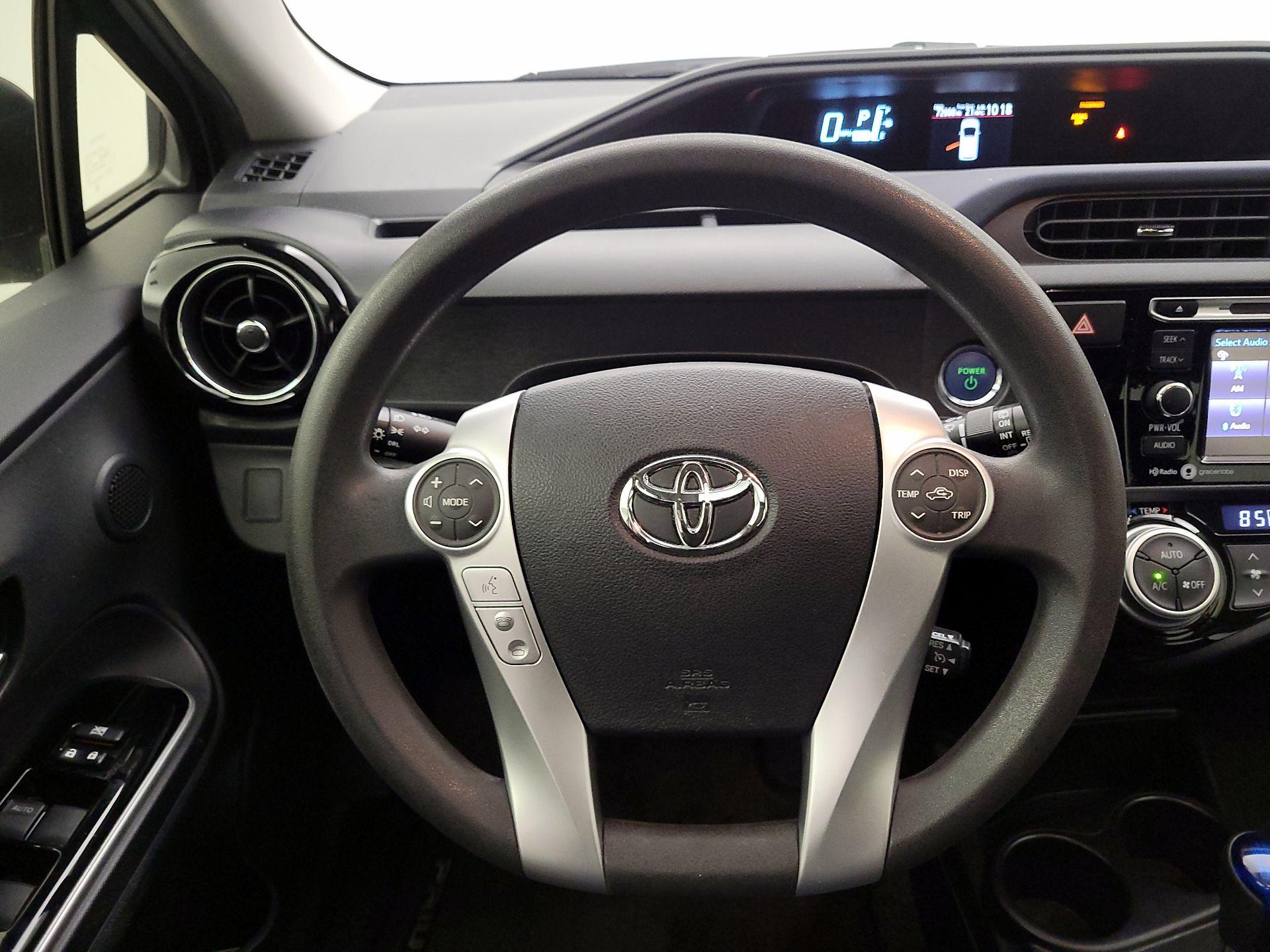 Thumbnail: 2015 Toyota Prius c - 10