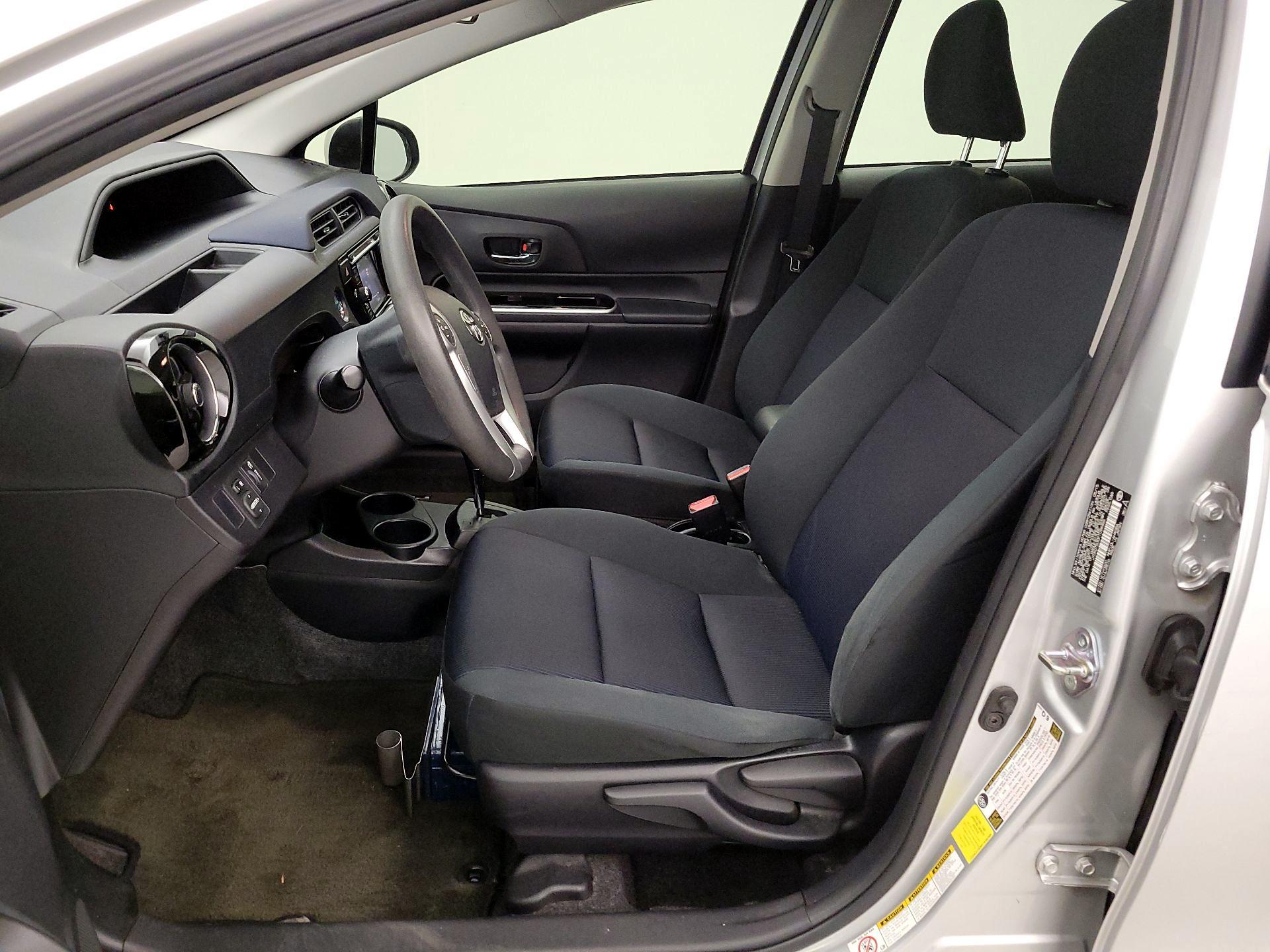 Thumbnail: 2015 Toyota Prius c - 11