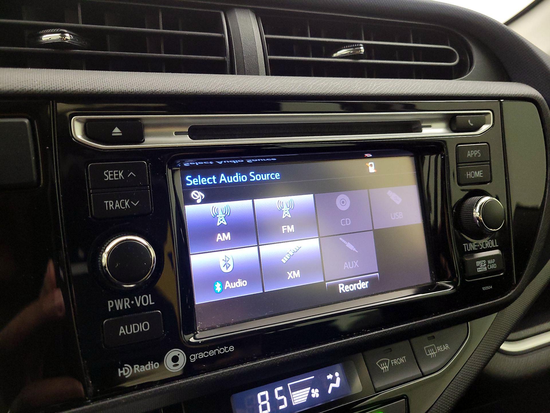 Thumbnail: 2015 Toyota Prius c - 14