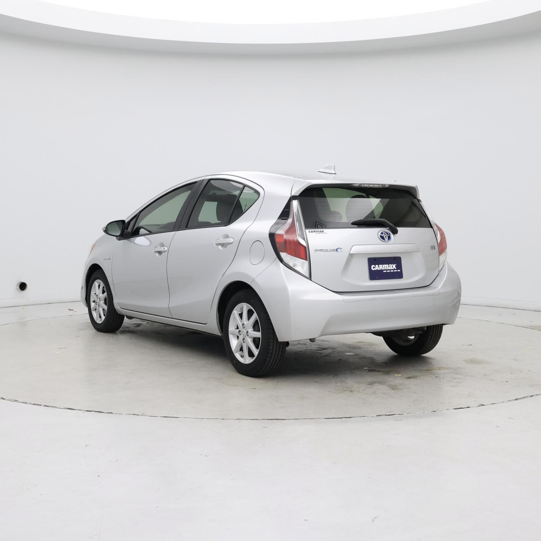 Thumbnail: 2015 Toyota Prius c - 2