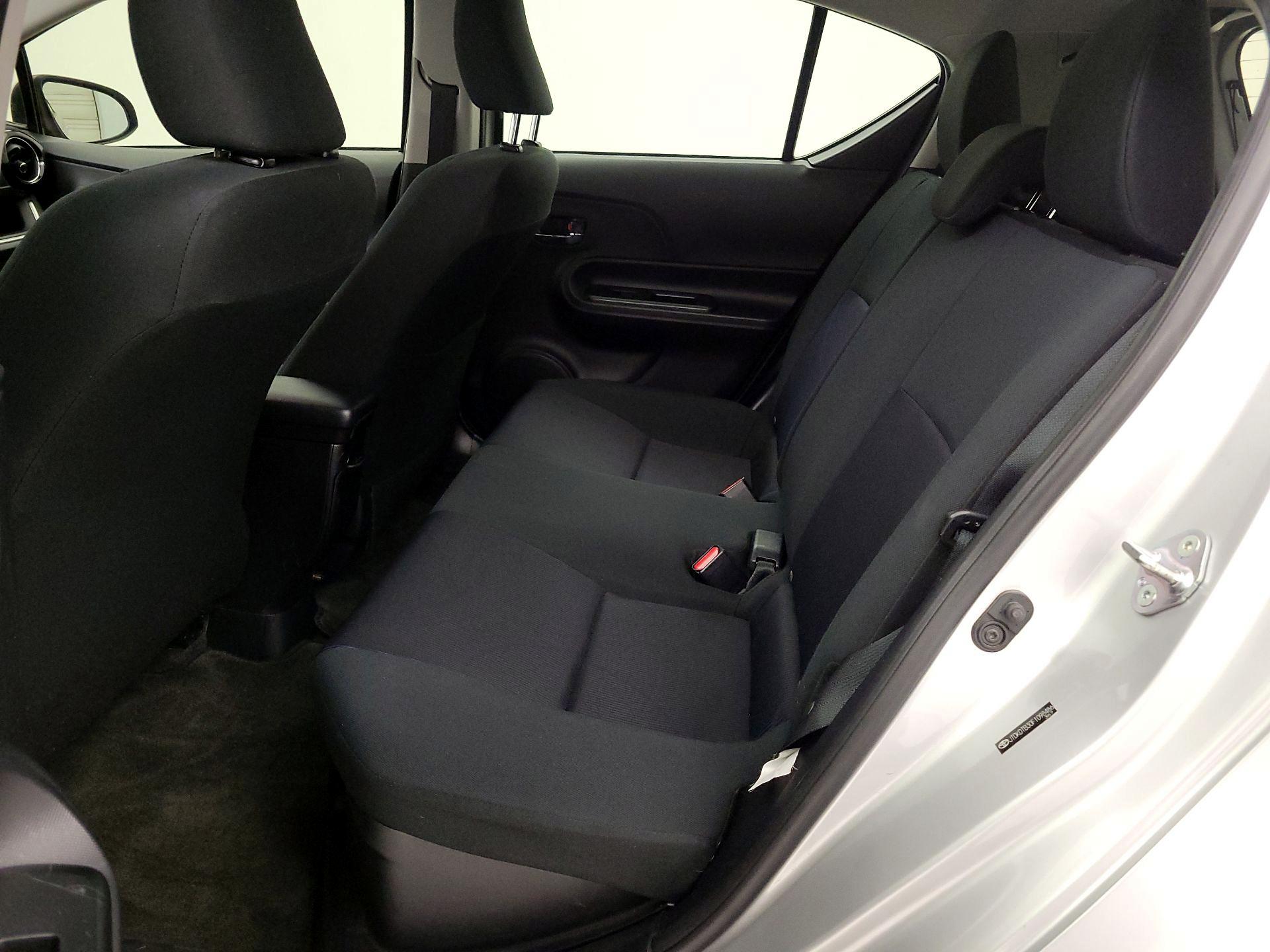 Thumbnail: 2015 Toyota Prius c - 19