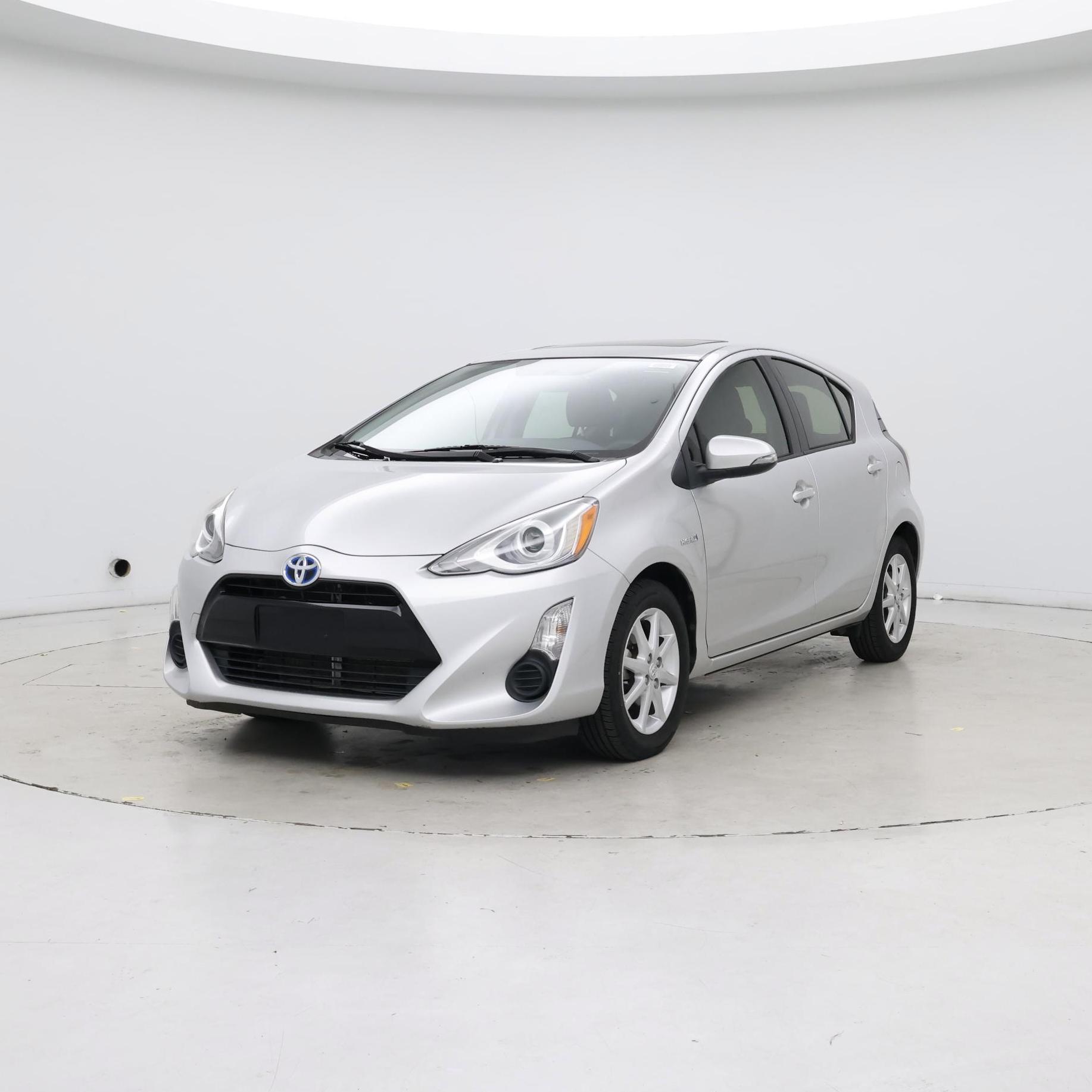 Thumbnail: 2015 Toyota Prius c - 4