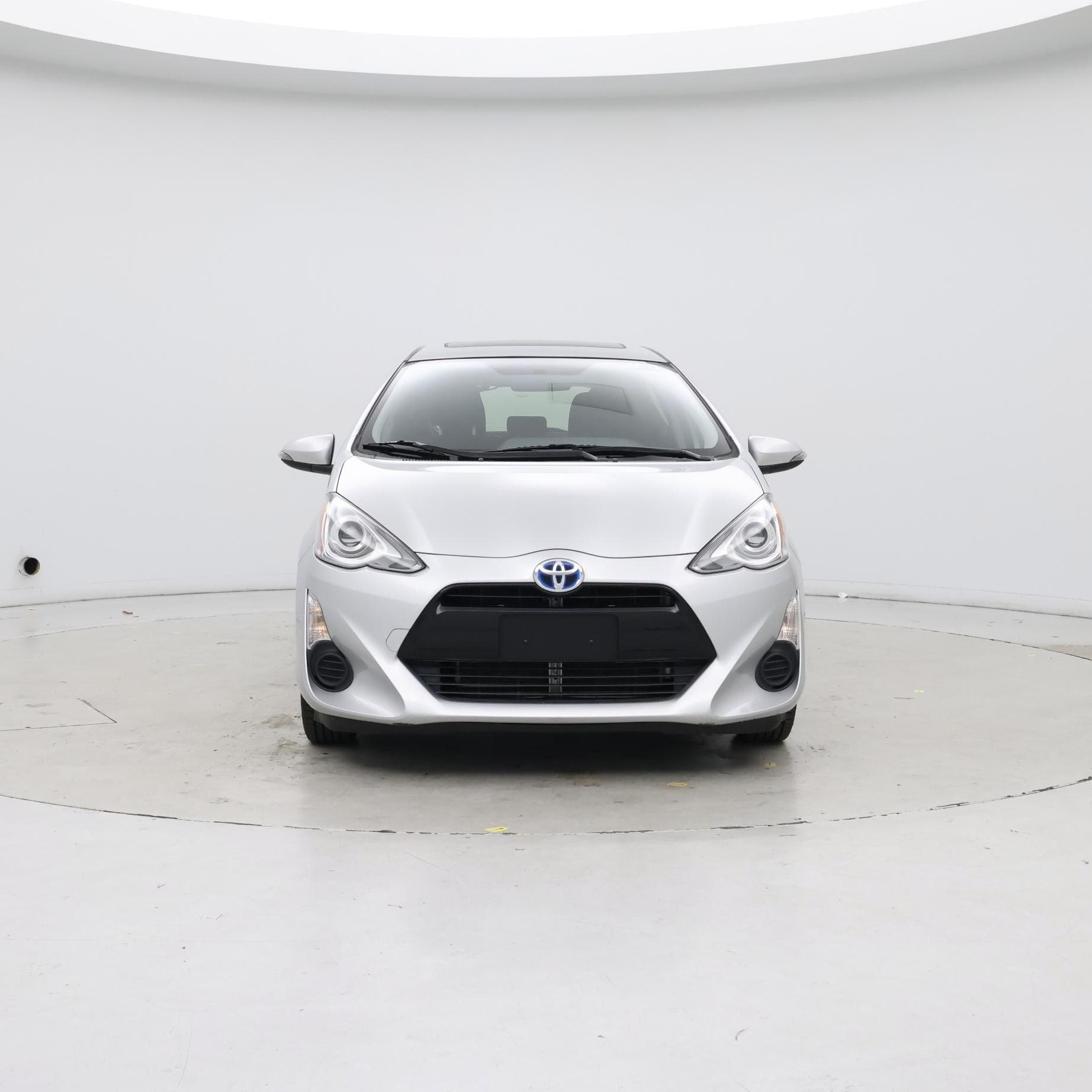 Thumbnail: 2015 Toyota Prius c - 5