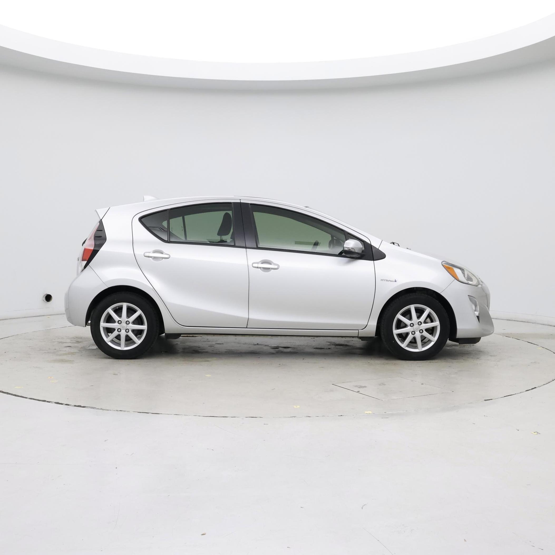 Thumbnail: 2015 Toyota Prius c - 7