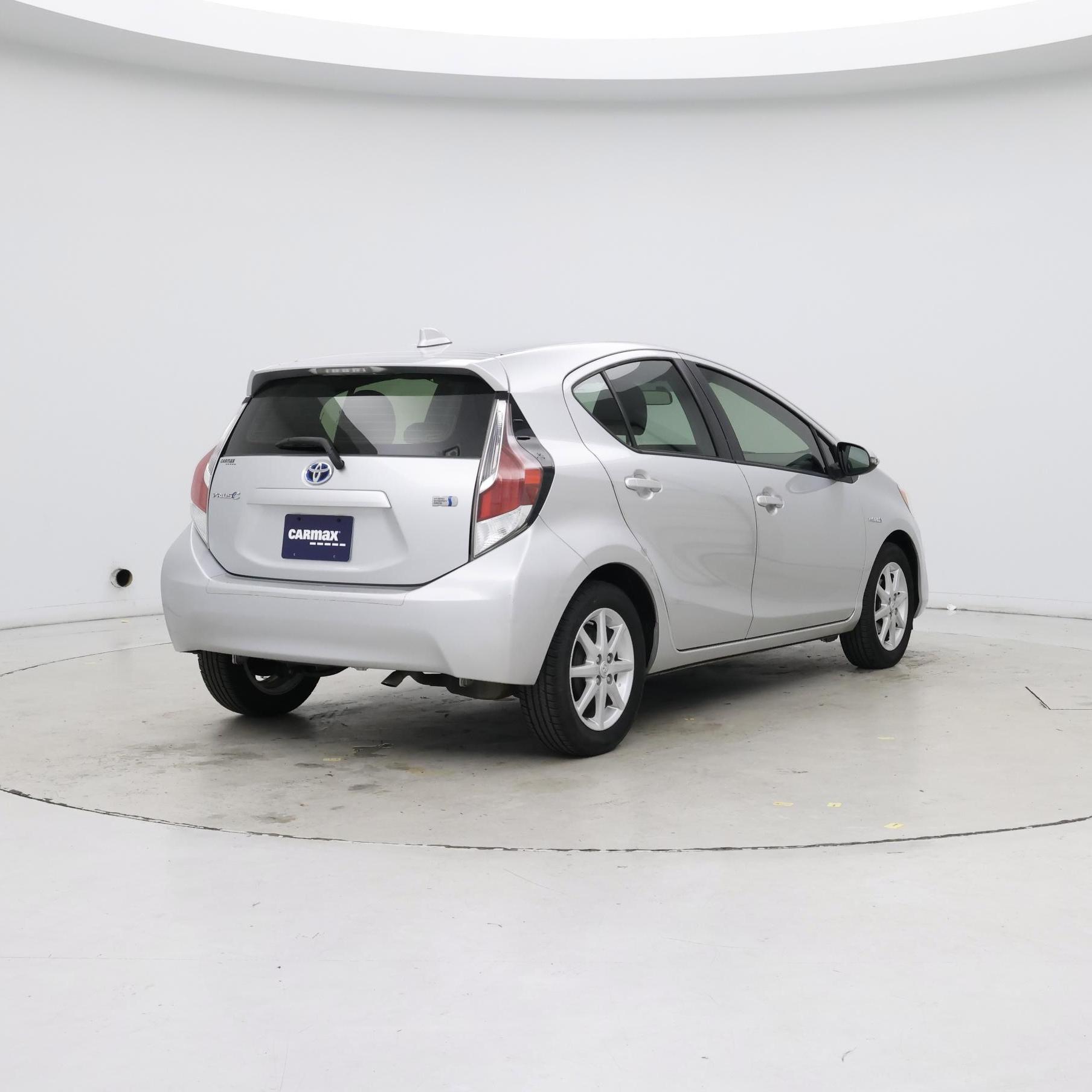Thumbnail: 2015 Toyota Prius c - 8