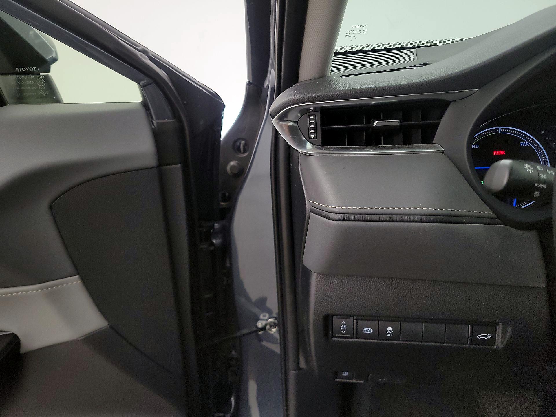 Thumbnail: 2023 Toyota Venza - 13