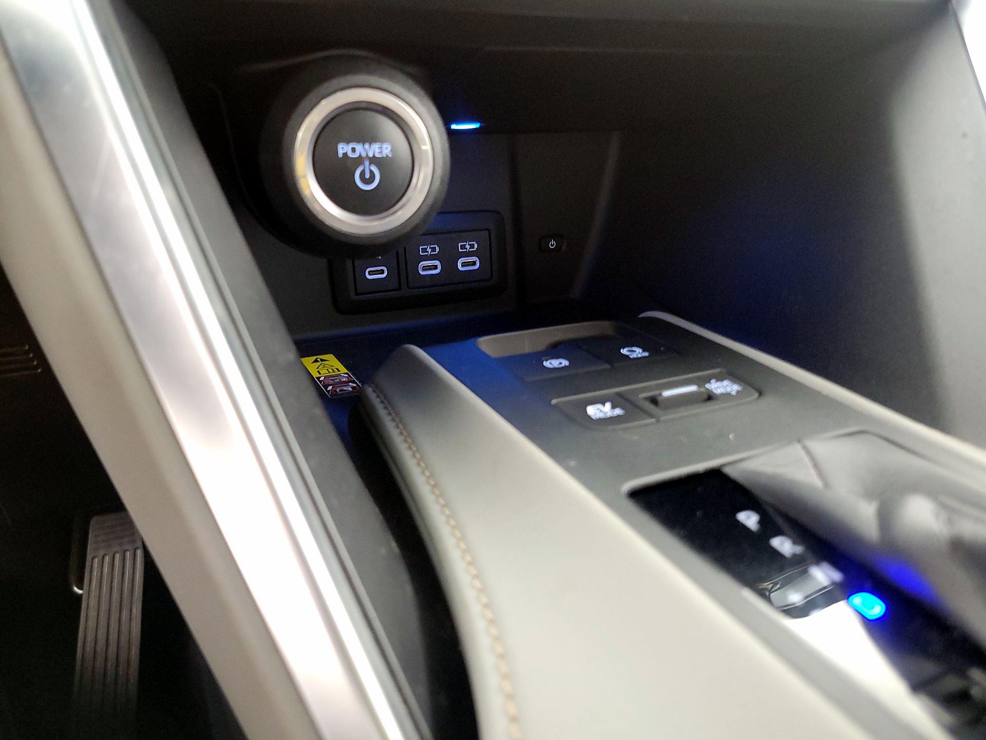 Thumbnail: 2023 Toyota Venza - 18