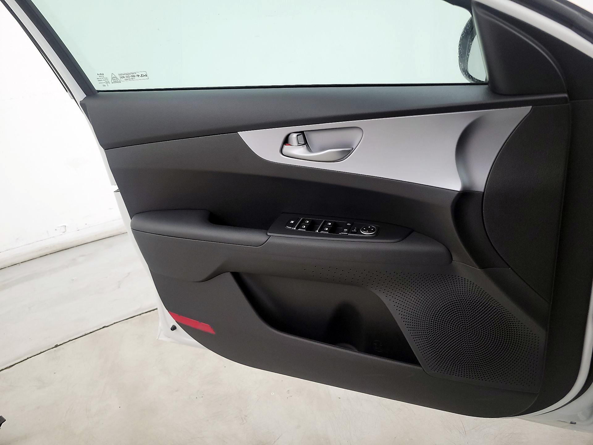 Thumbnail: 2023 Kia Forte - 12