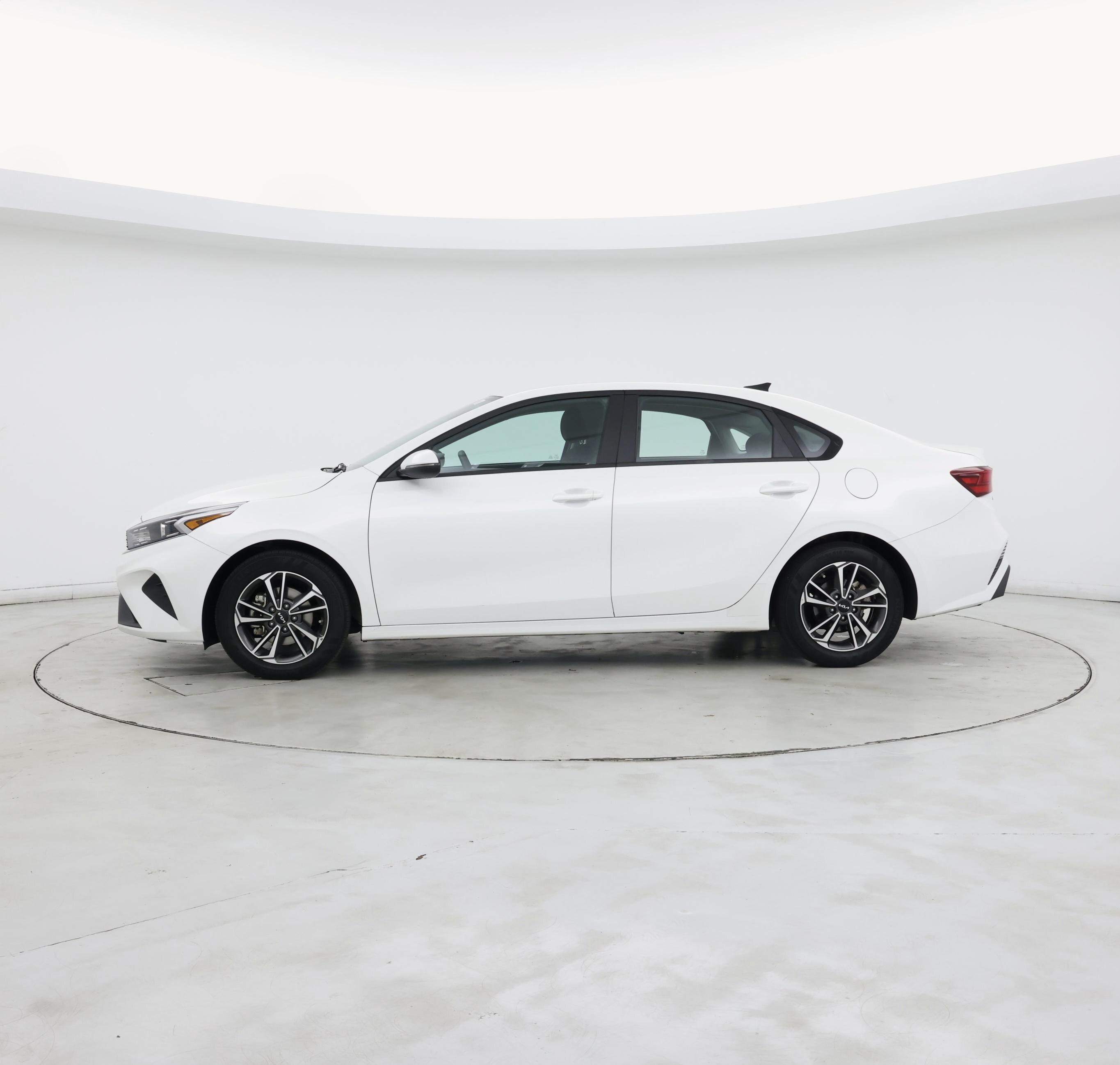 Thumbnail: 2023 Kia Forte - 3