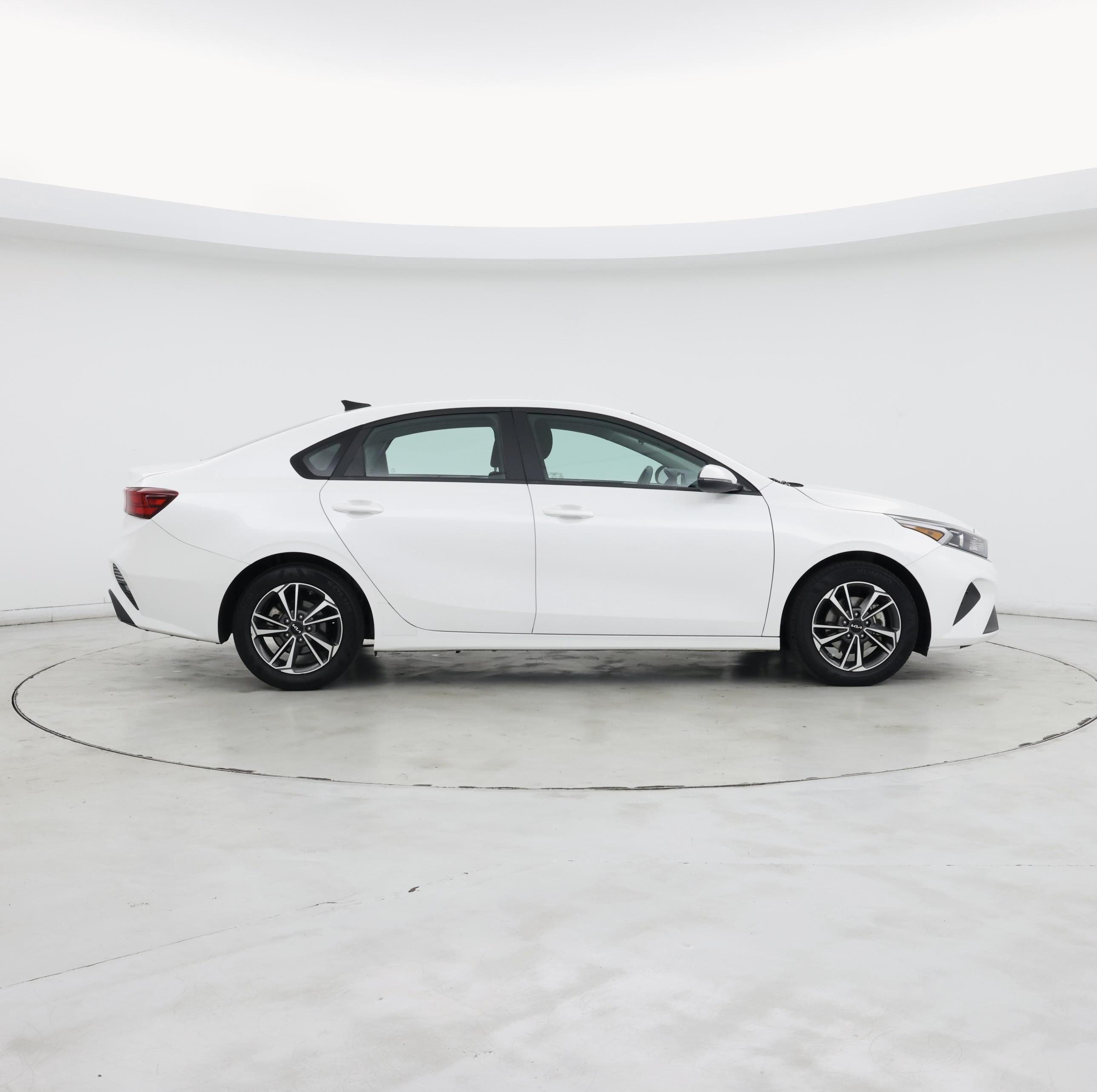 Thumbnail: 2023 Kia Forte - 7