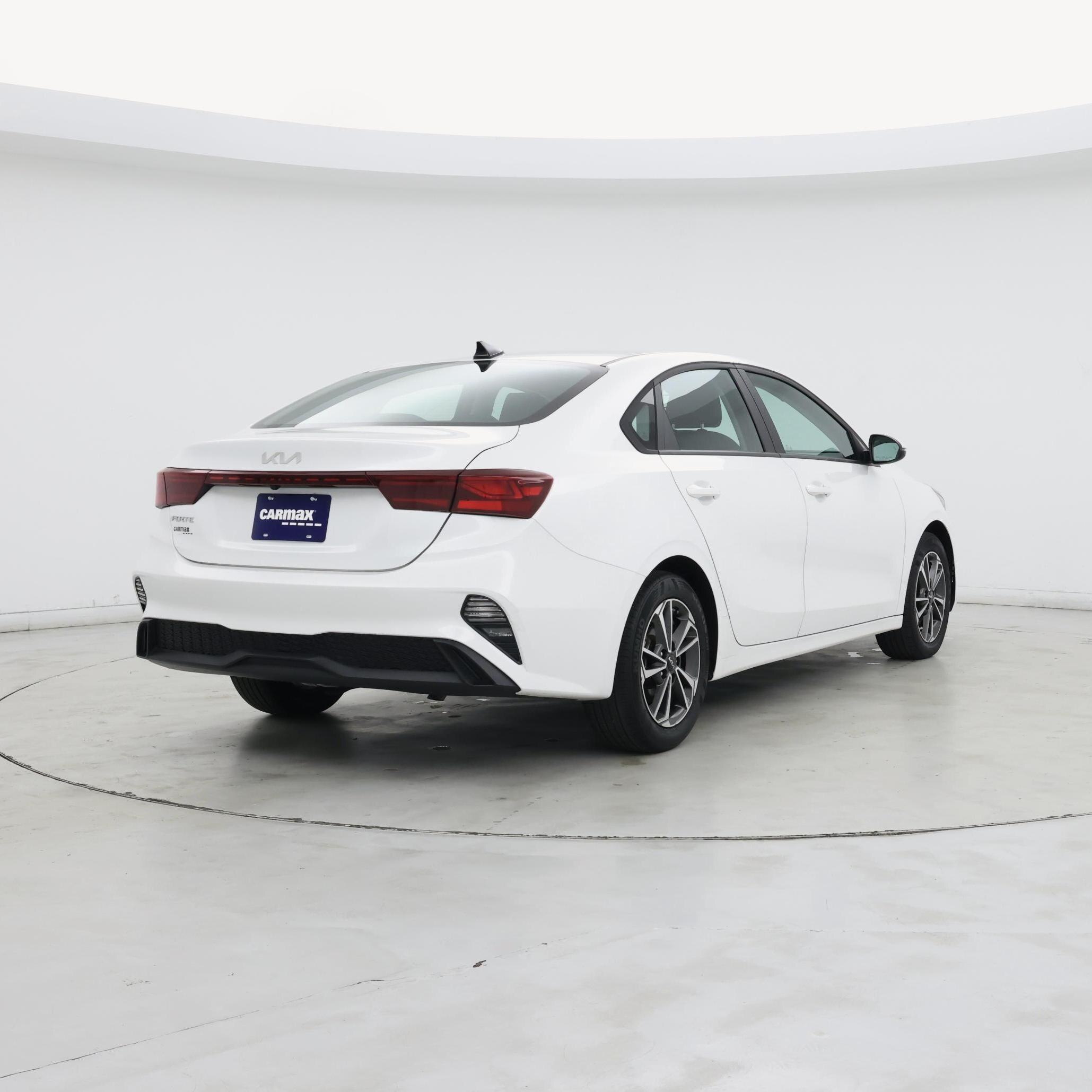 Thumbnail: 2023 Kia Forte - 8