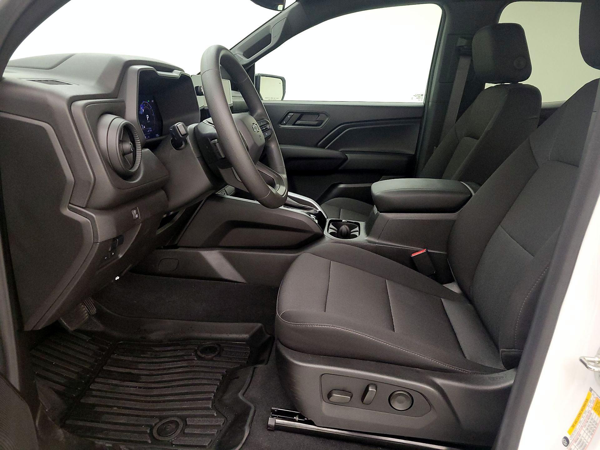 Thumbnail: 2024 Chevrolet Colorado - 11