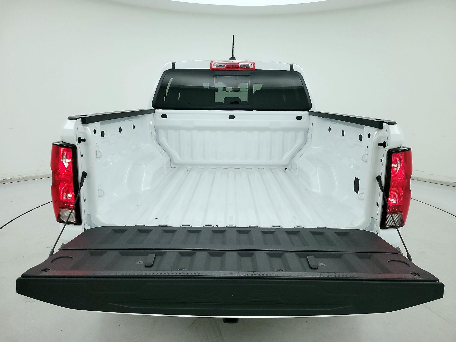 Thumbnail: 2024 Chevrolet Colorado - 20