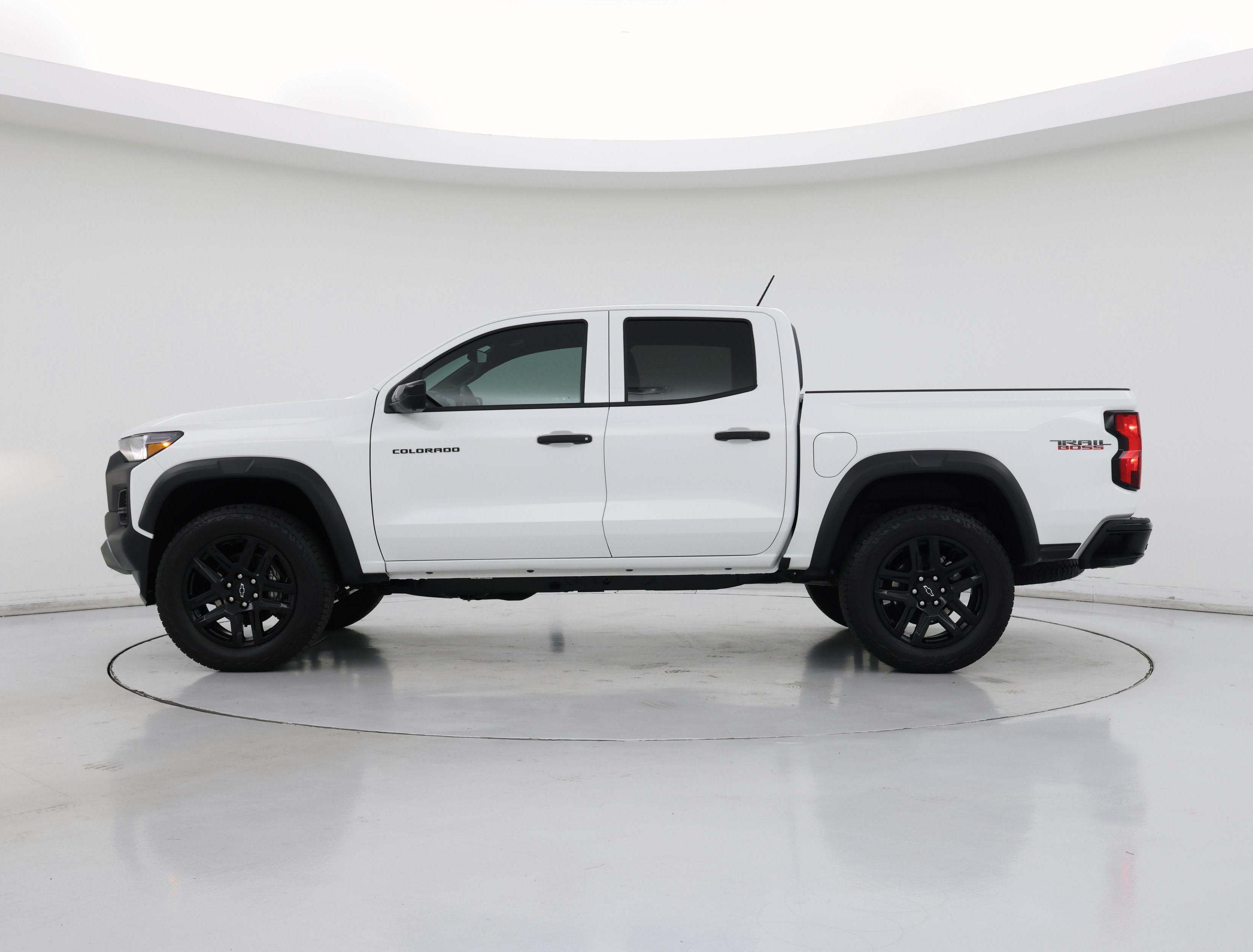 Thumbnail: 2024 Chevrolet Colorado - 3