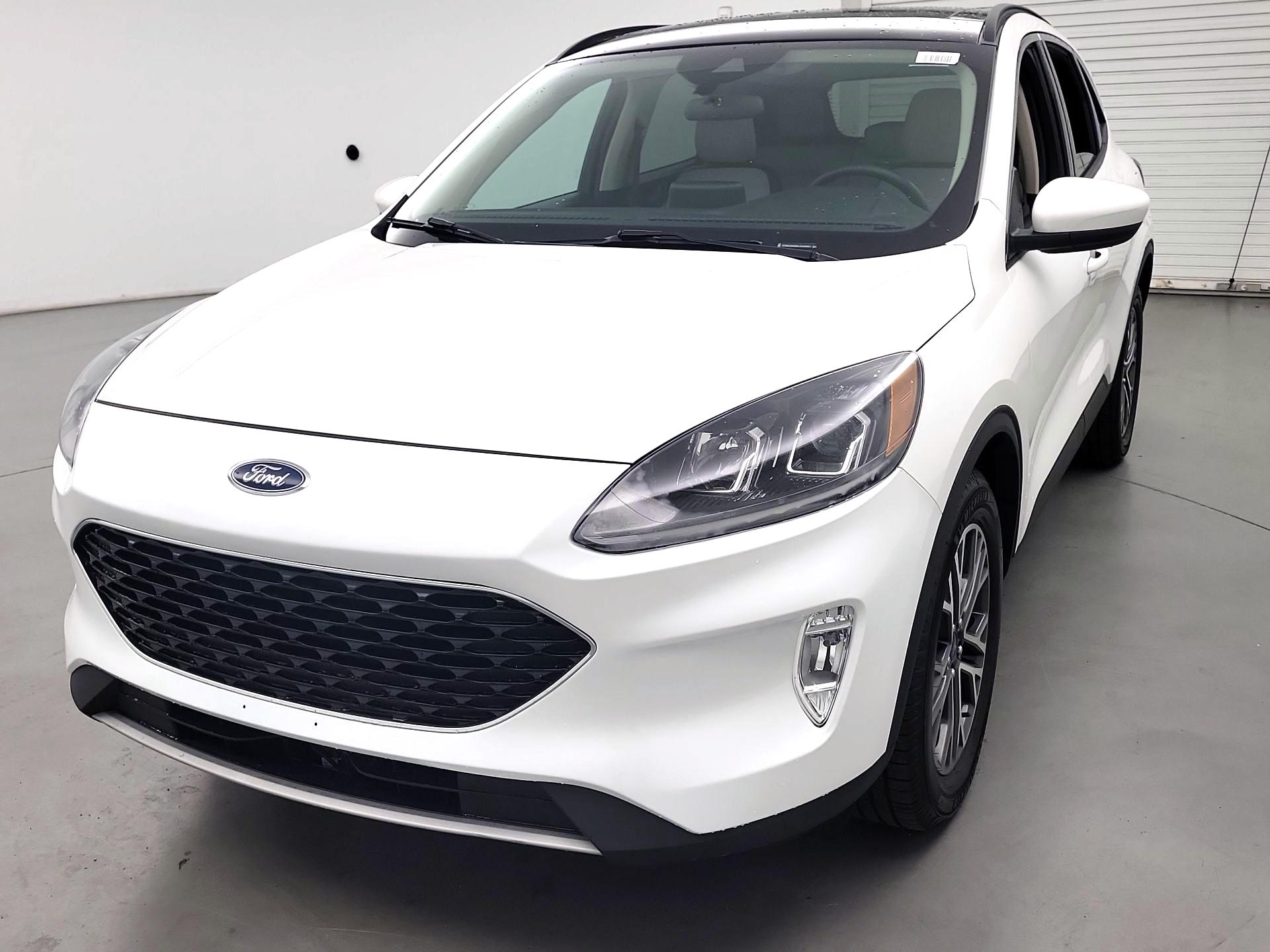 Thumbnail: 2020 Ford Escape - 3