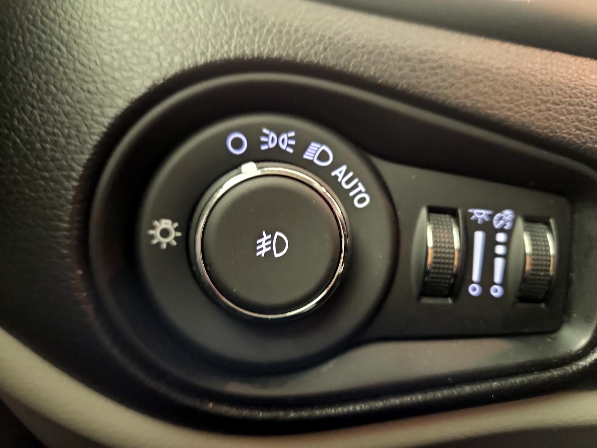 Thumbnail: 2020 Jeep Renegade - 11