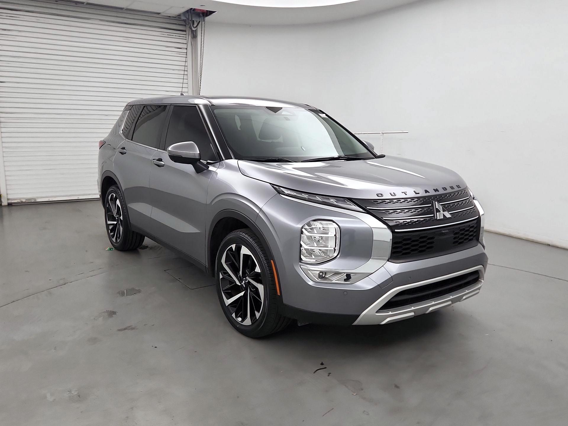 Thumbnail: 2024 Mitsubishi Outlander - 1