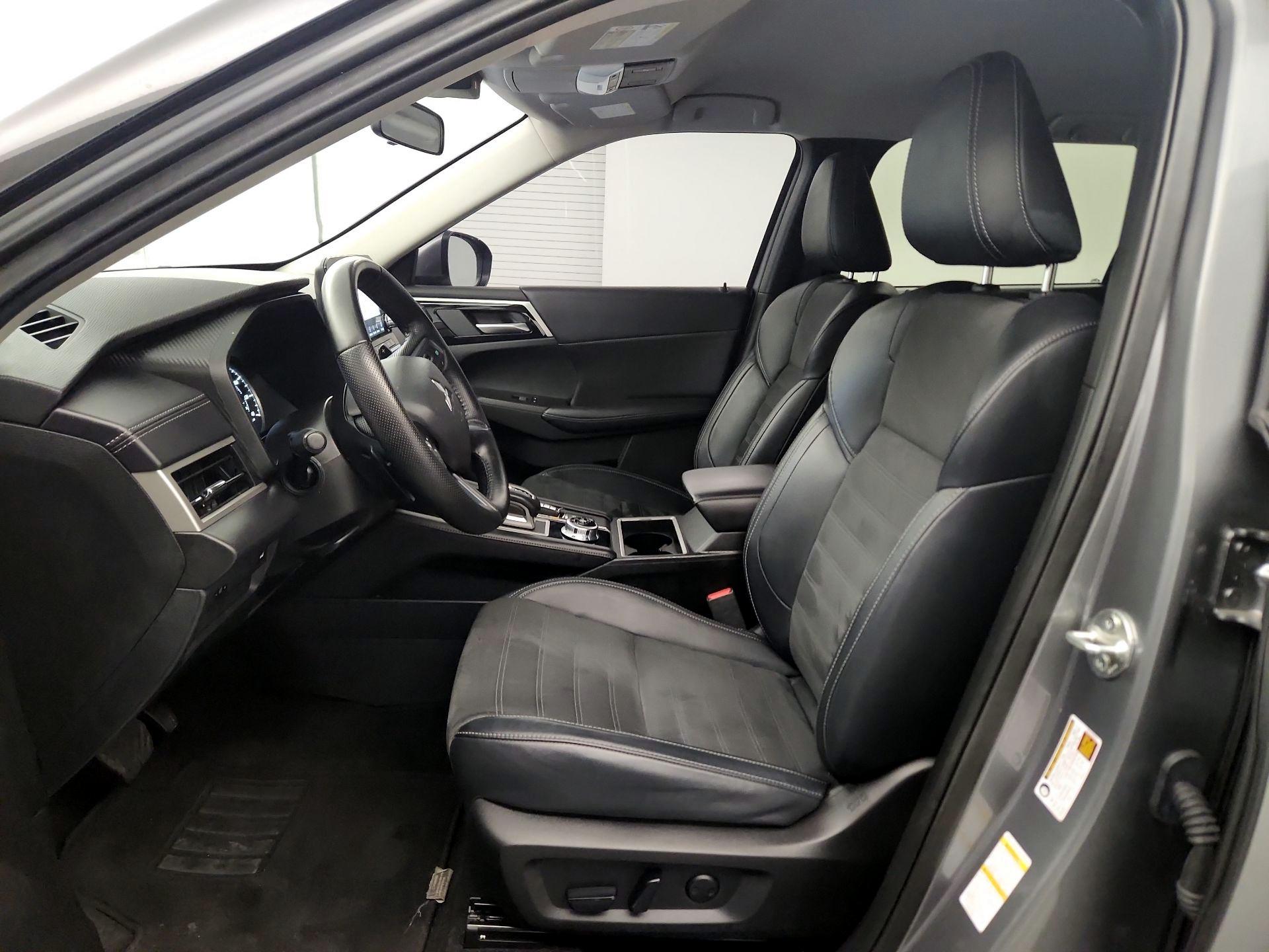 Thumbnail: 2024 Mitsubishi Outlander - 9