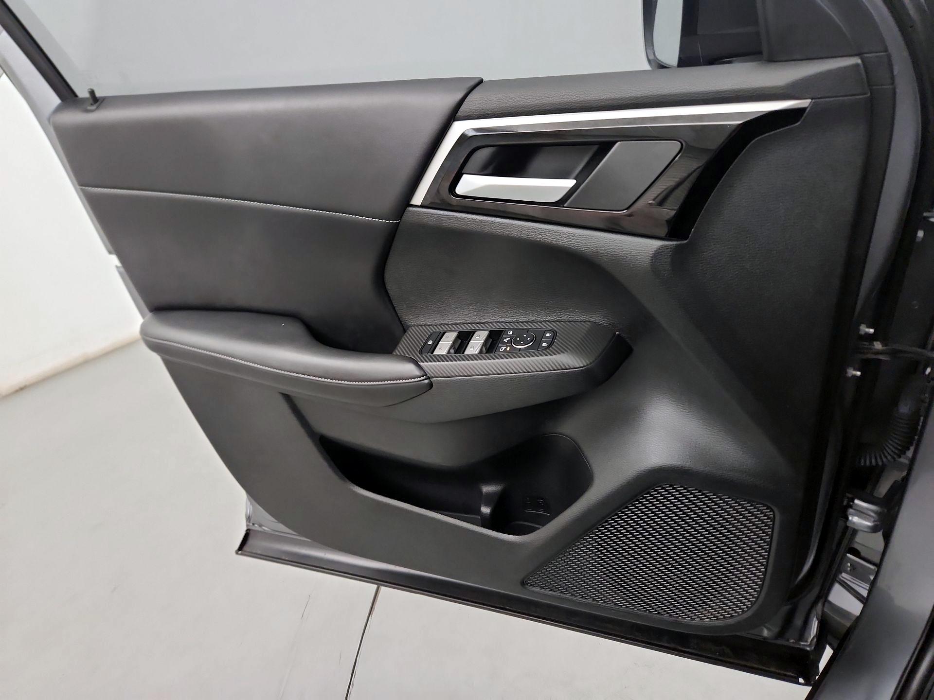 Thumbnail: 2024 Mitsubishi Outlander - 10