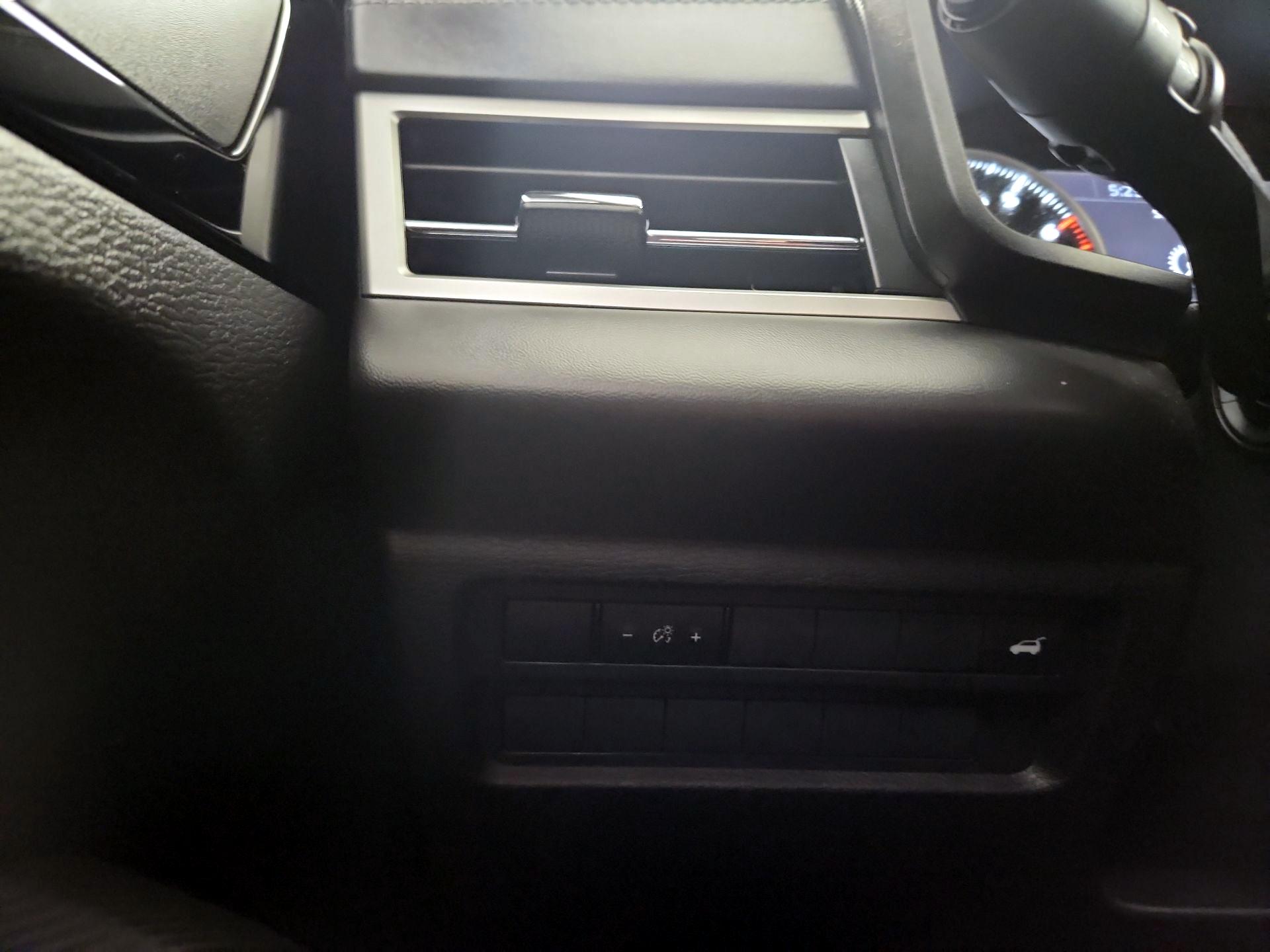 Thumbnail: 2024 Mitsubishi Outlander - 11