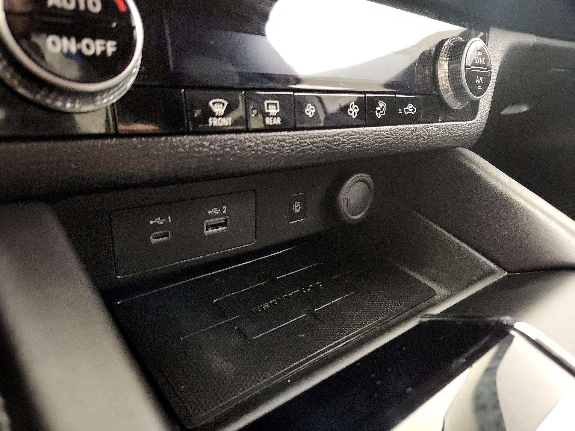 Thumbnail: 2024 Mitsubishi Outlander - 17