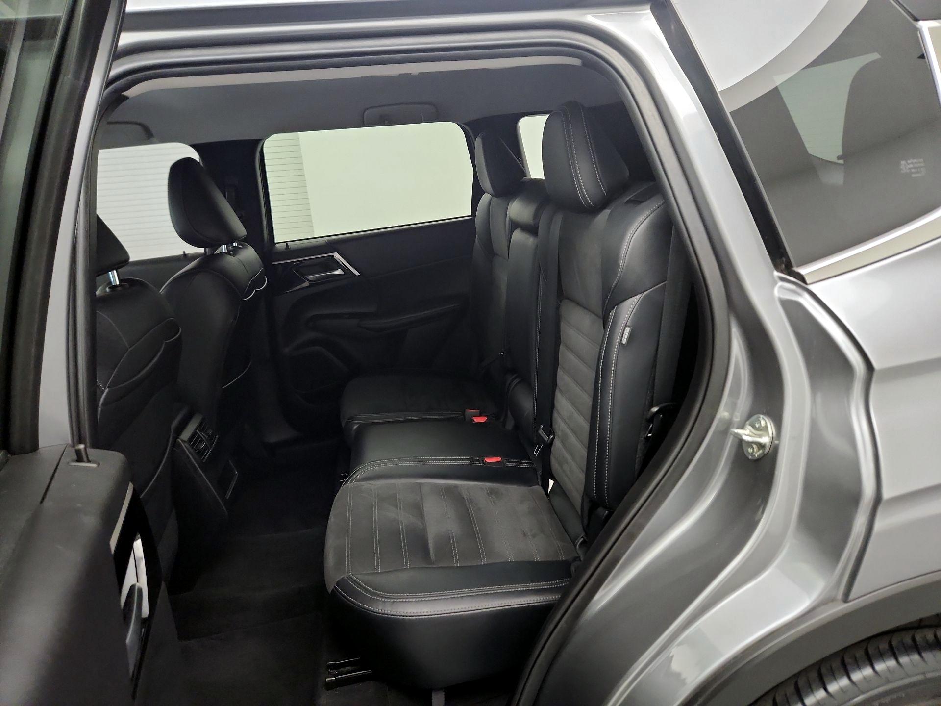 Thumbnail: 2024 Mitsubishi Outlander - 18