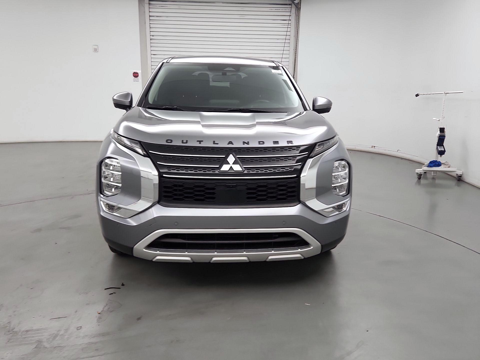 Thumbnail: 2024 Mitsubishi Outlander - 2