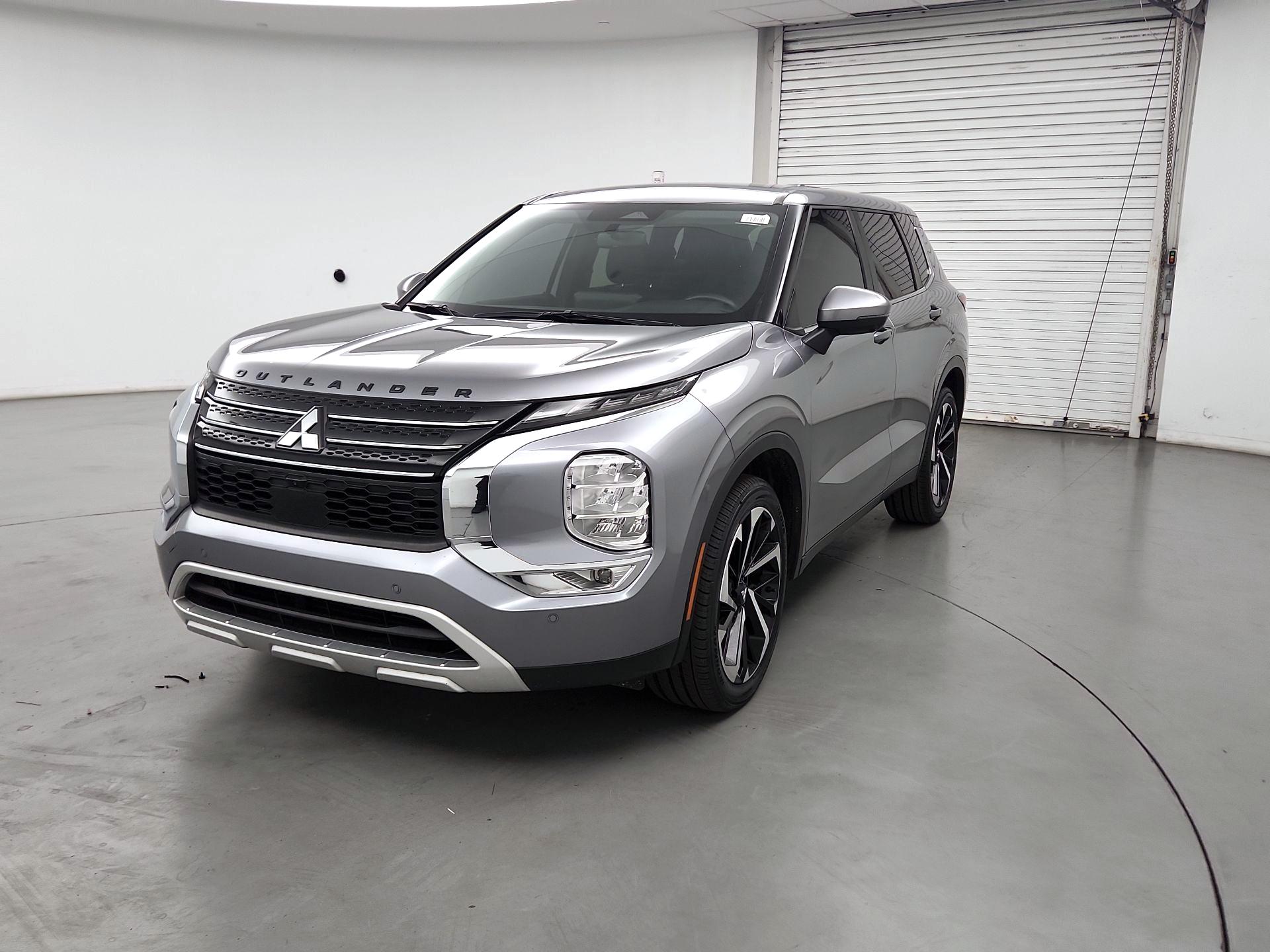 Thumbnail: 2024 Mitsubishi Outlander - 3