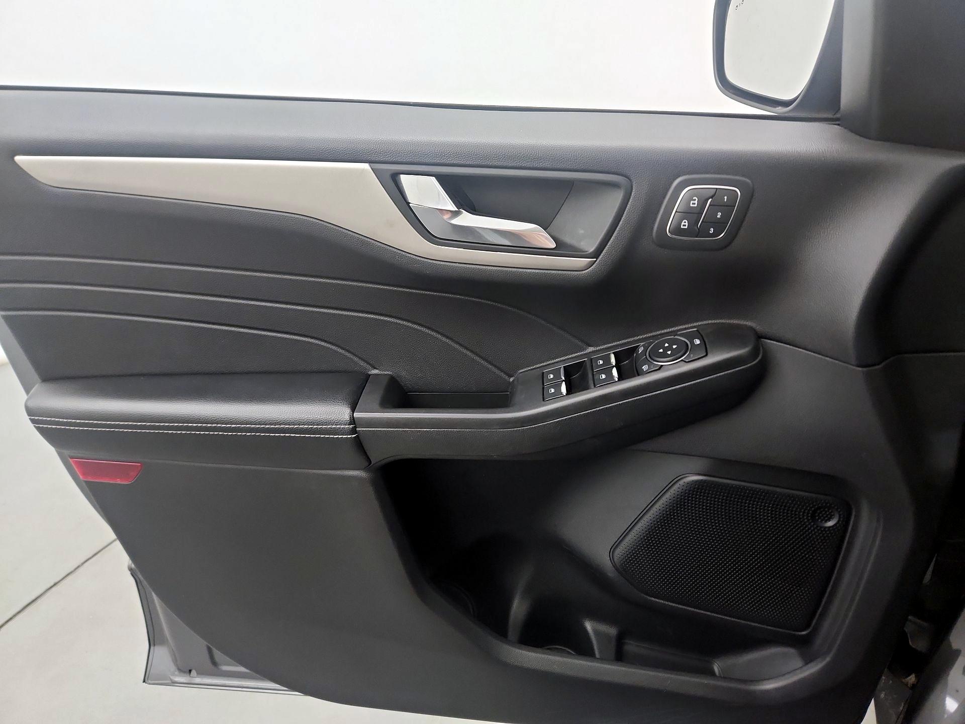 Thumbnail: 2021 Ford Escape - 10