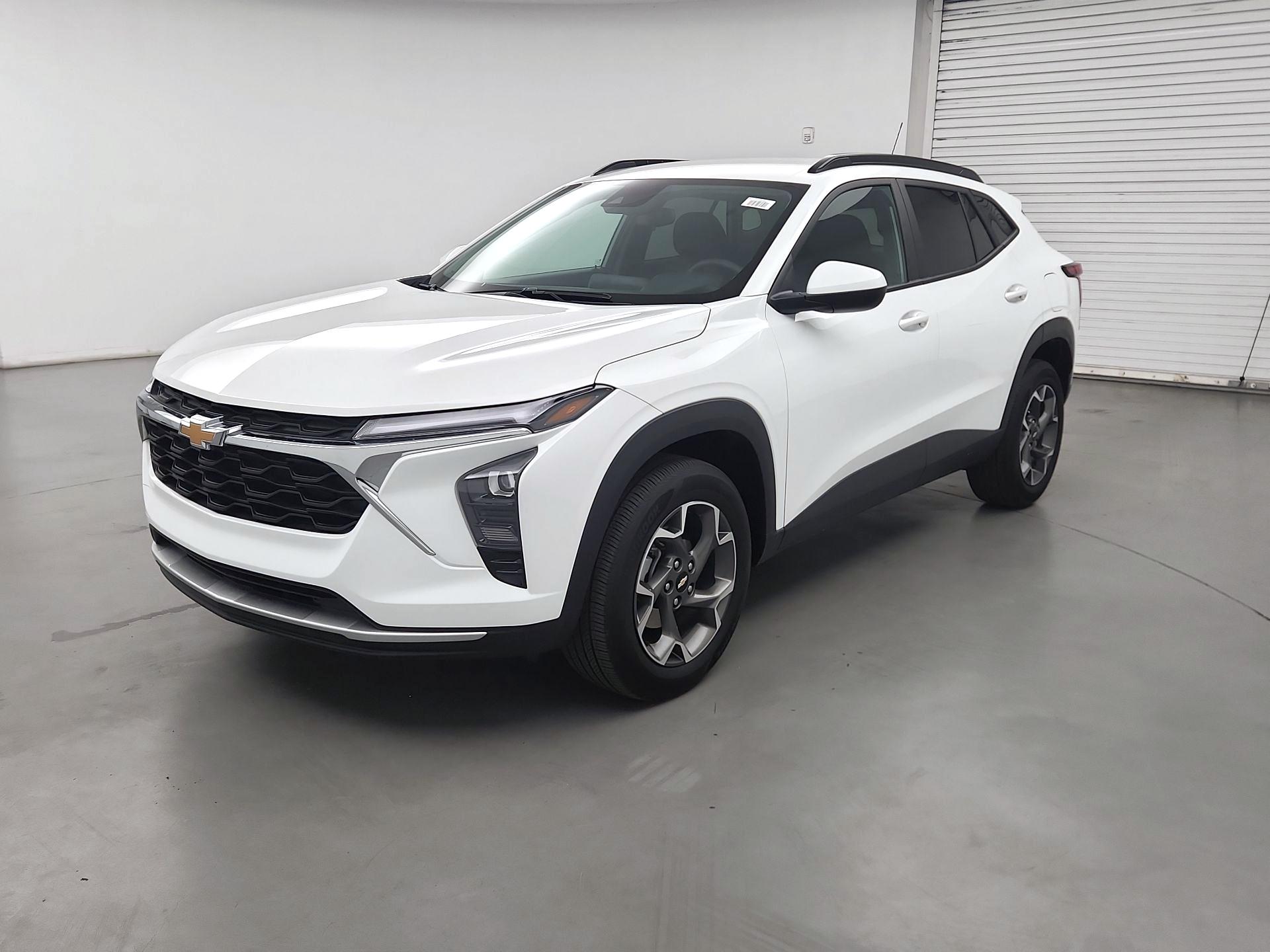 Thumbnail: 2024 Chevrolet Trax - 3