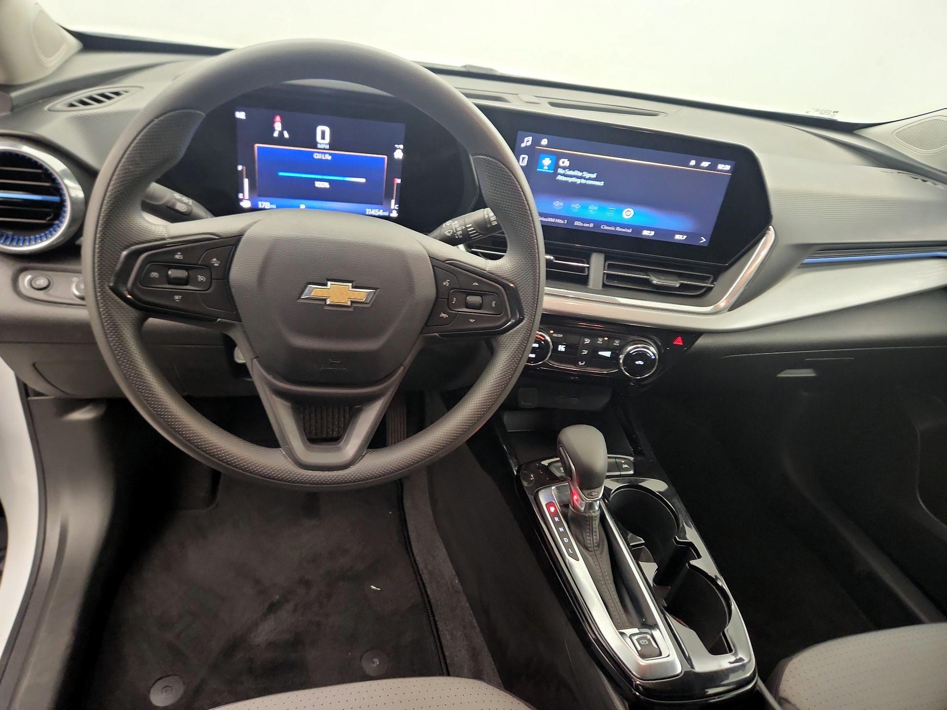 Thumbnail: 2024 Chevrolet Trax - 8