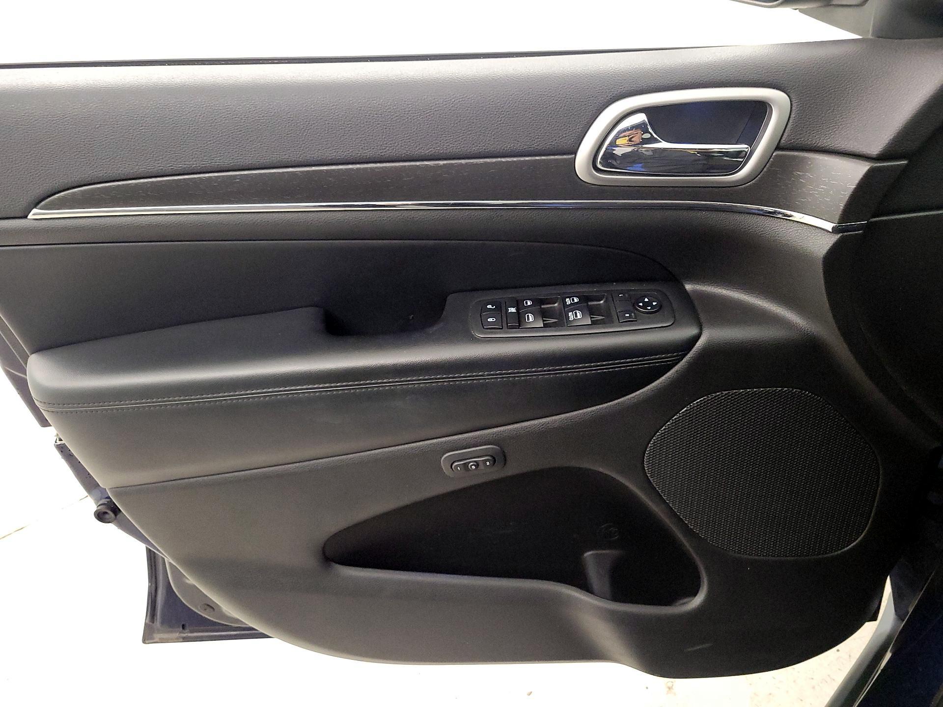 Thumbnail: 2018 Jeep Grand Cherokee - 12