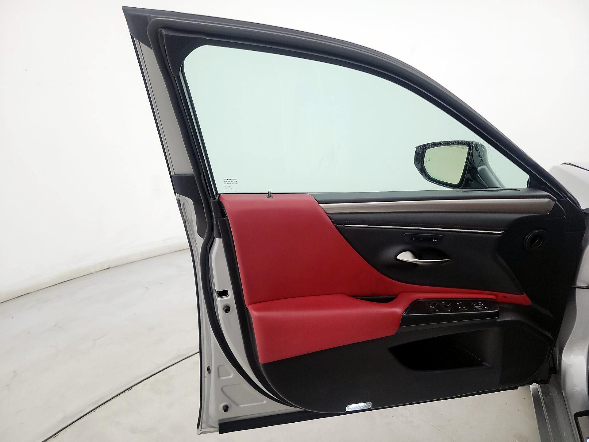 Thumbnail: 2021 Lexus ES - 12