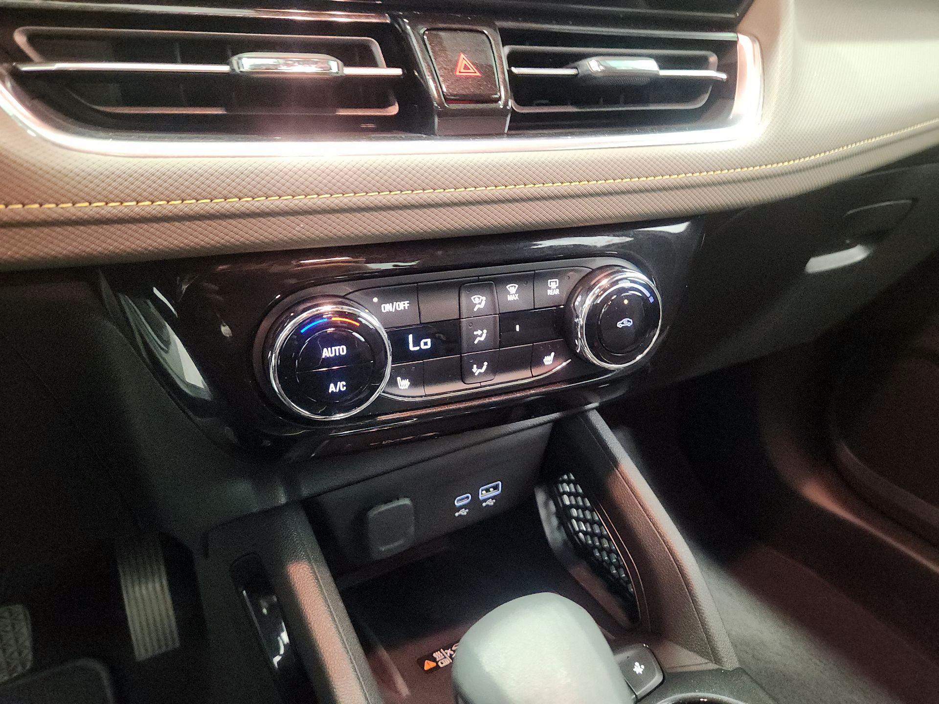 Thumbnail: 2025 Chevrolet TrailBlazer - 16