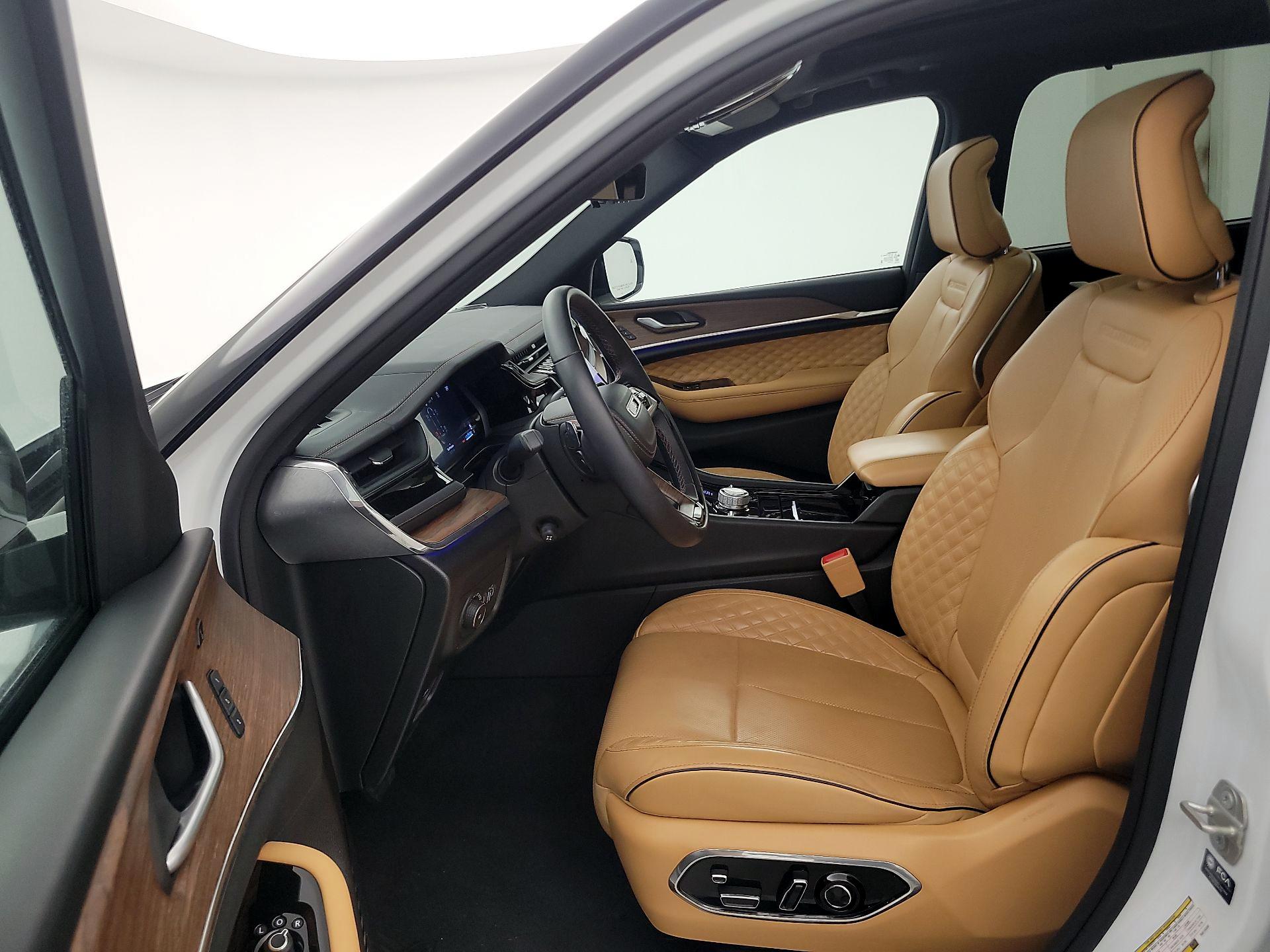 Thumbnail: 2024 Jeep Grand Cherokee L - 11