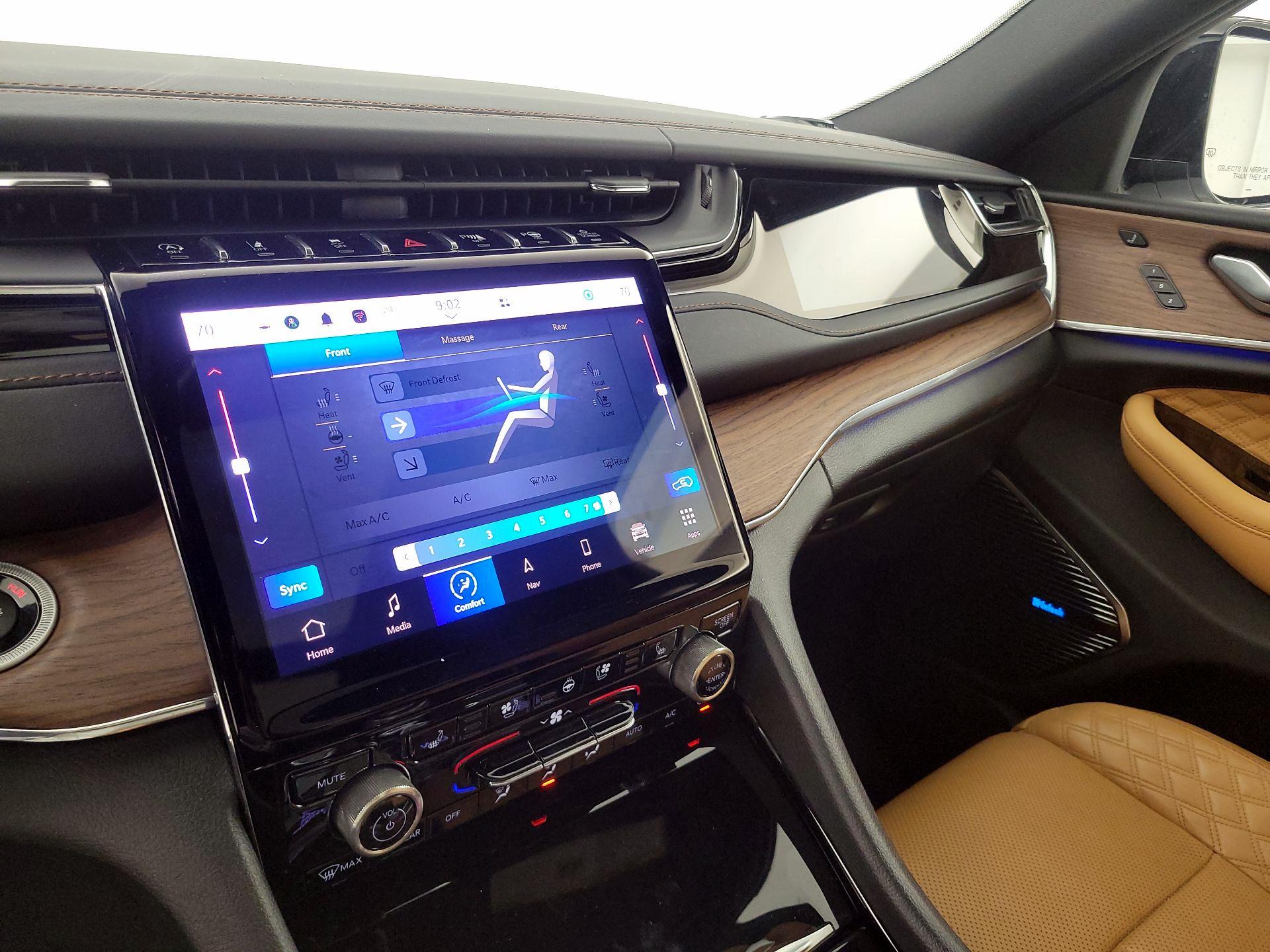 Thumbnail: 2024 Jeep Grand Cherokee L - 17