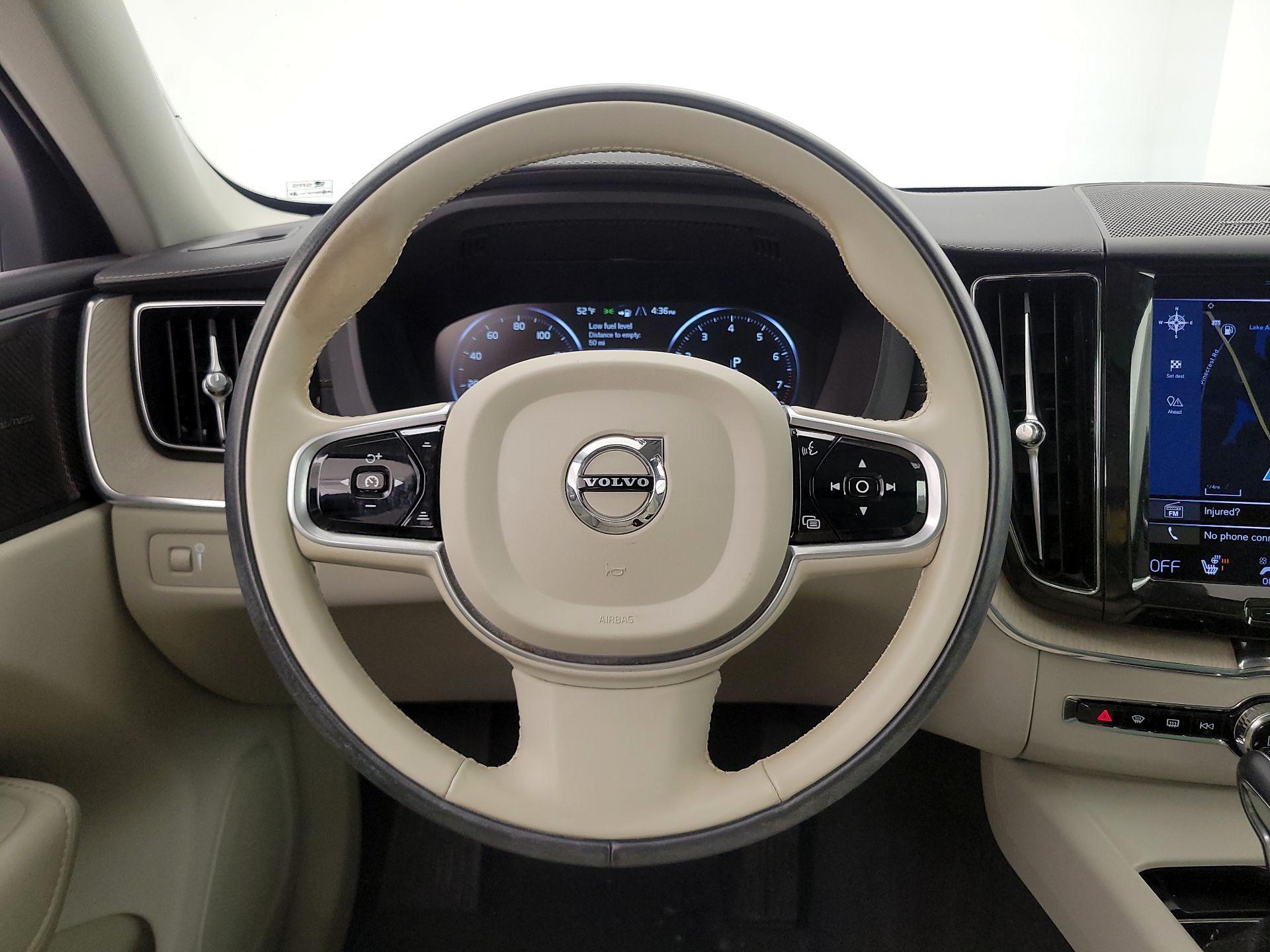 Thumbnail: 2021 Volvo XC60 - 10