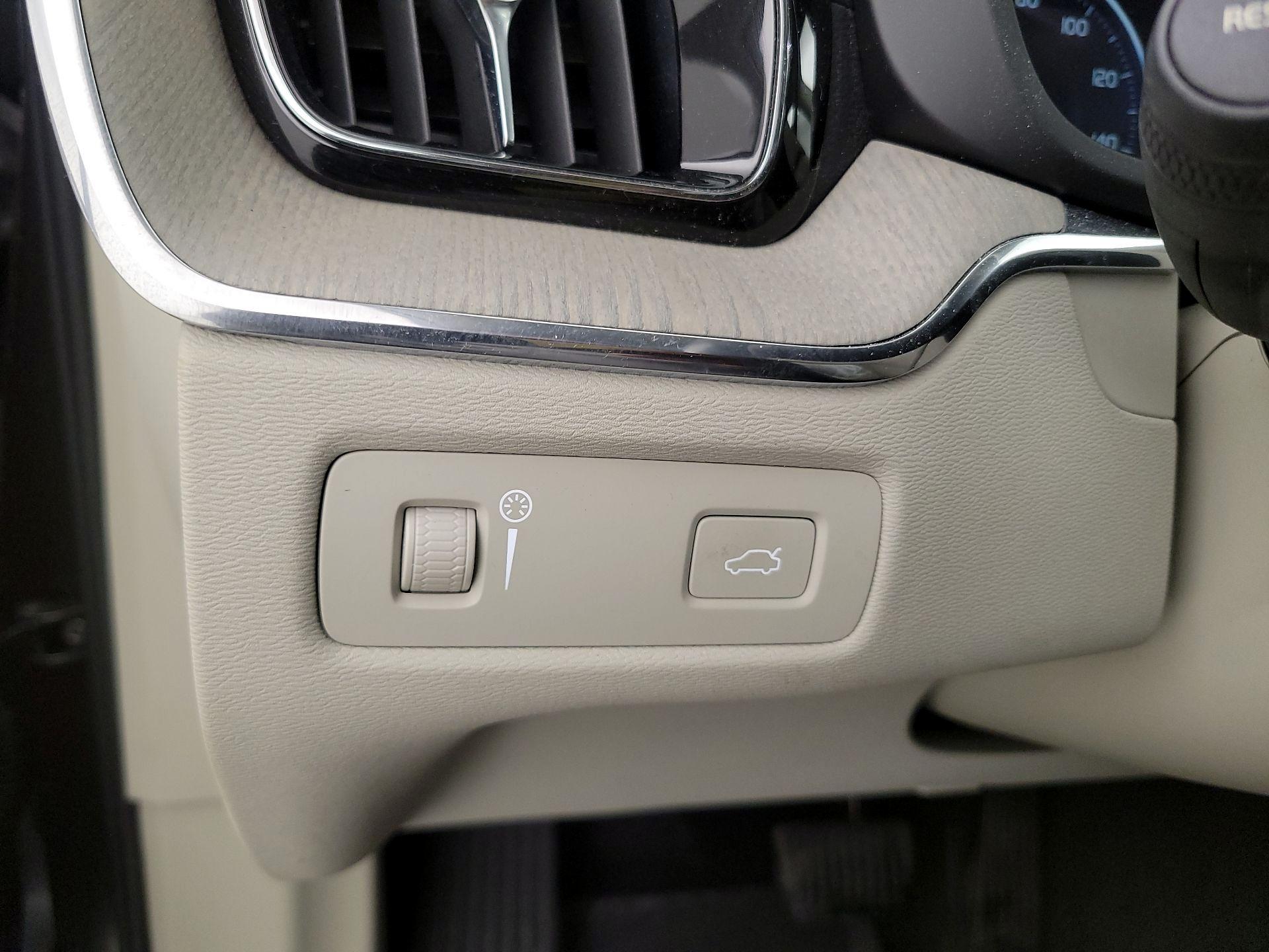 Thumbnail: 2021 Volvo XC60 - 13