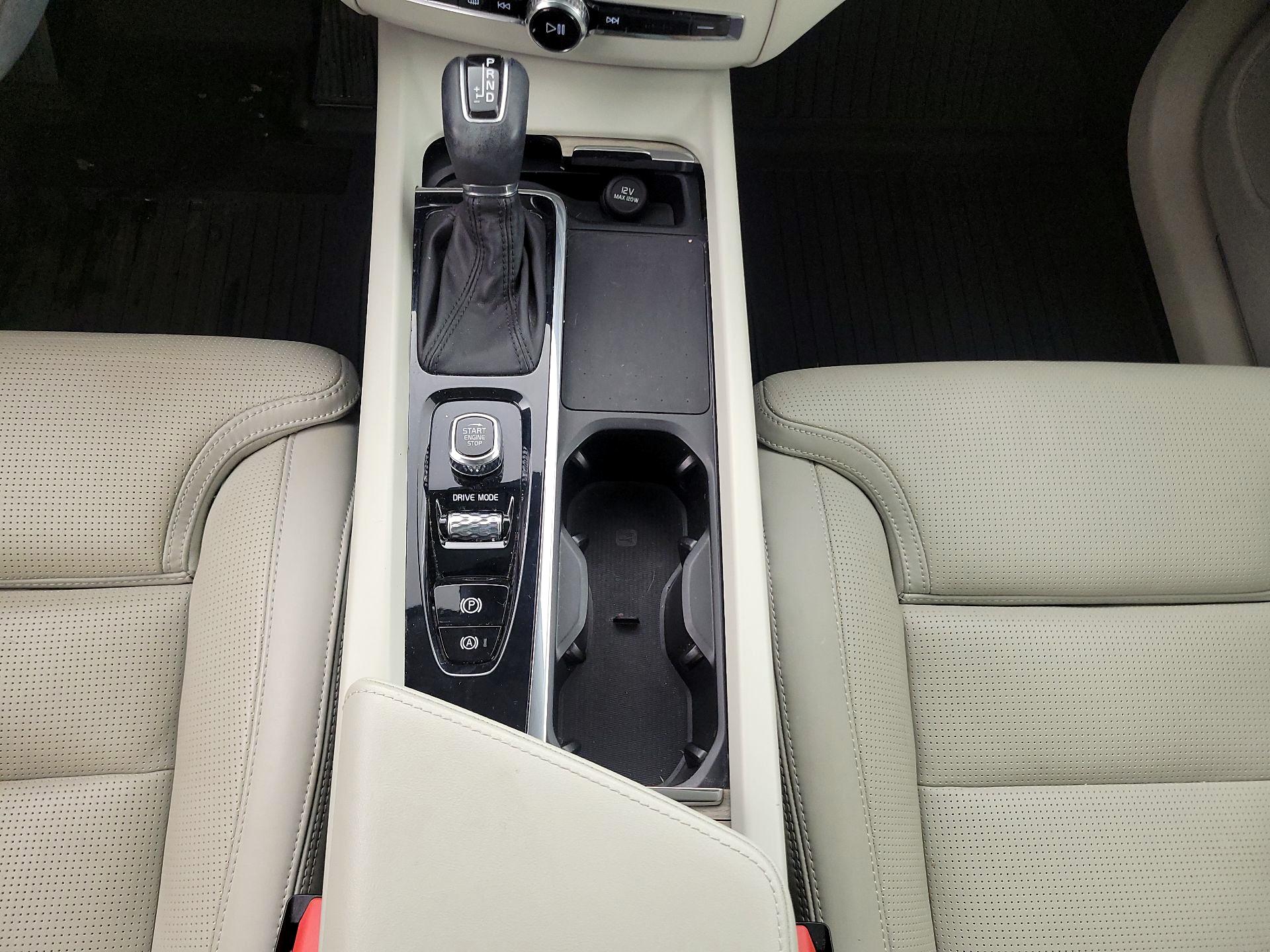 Thumbnail: 2021 Volvo XC60 - 18