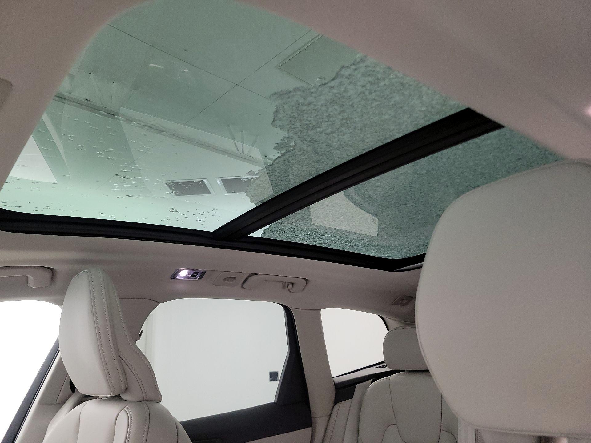 Thumbnail: 2021 Volvo XC60 - 20