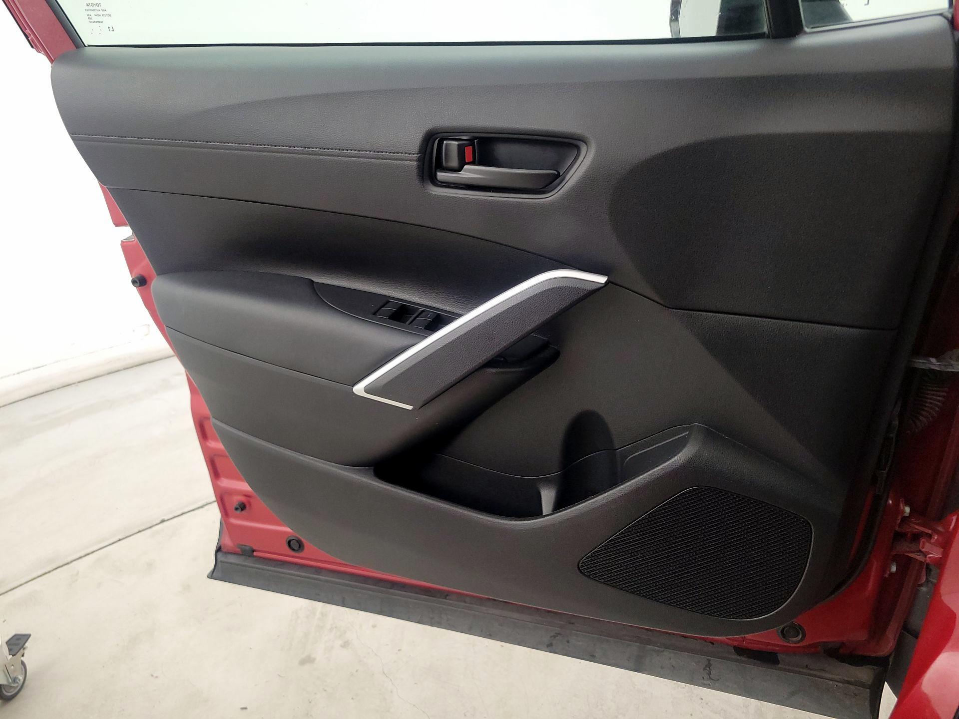 Thumbnail: 2022 Toyota Corolla Cross - 12