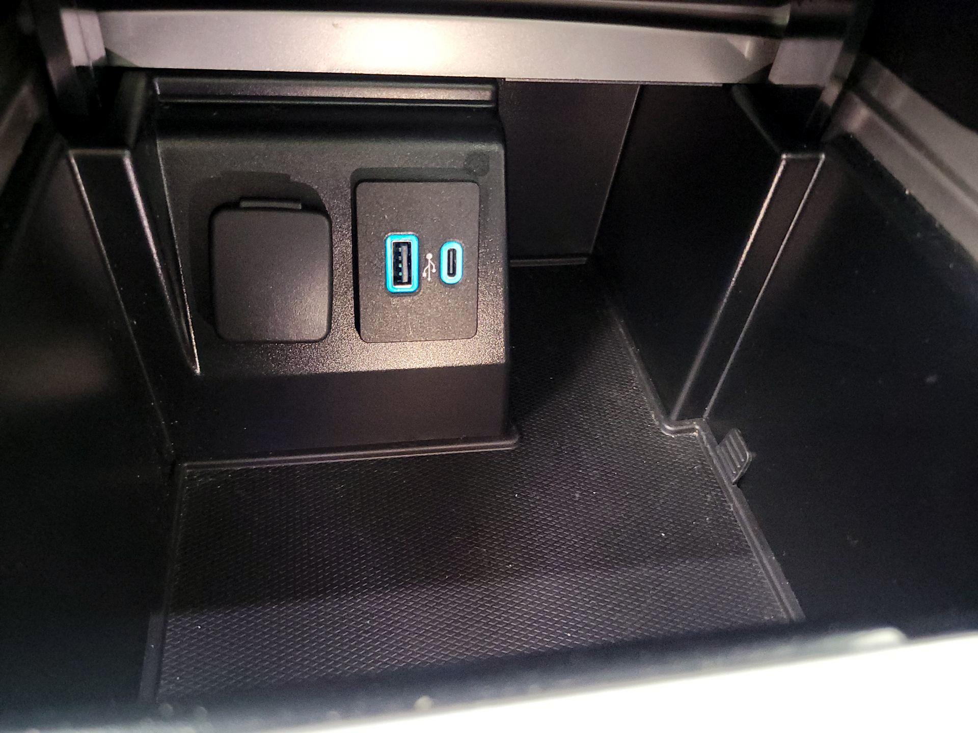 Thumbnail: 2020 Ford Explorer - 18